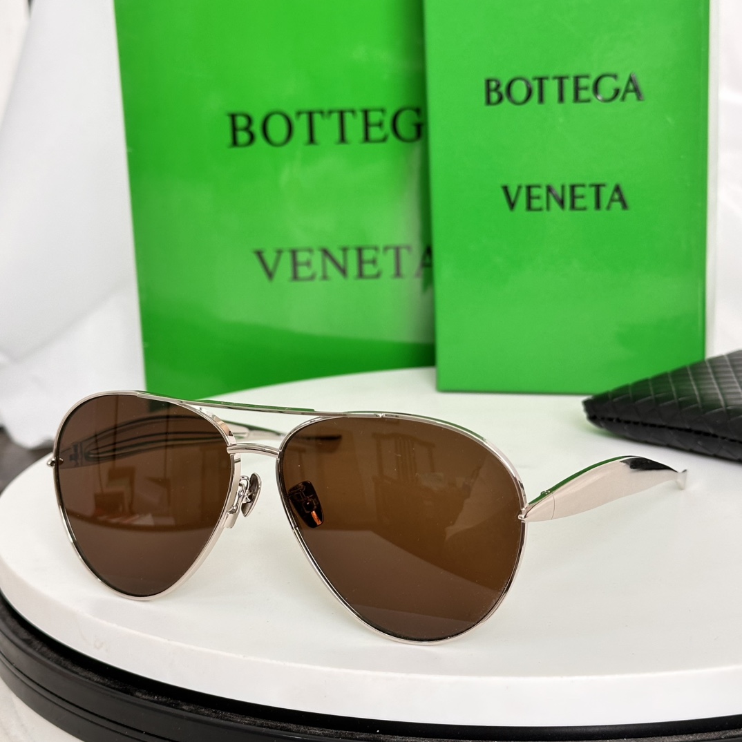 ‼️原版钛金鼻托
完美复刻
我们只会认真做好每一个细节
Bottega Venet*
Mod：BV130