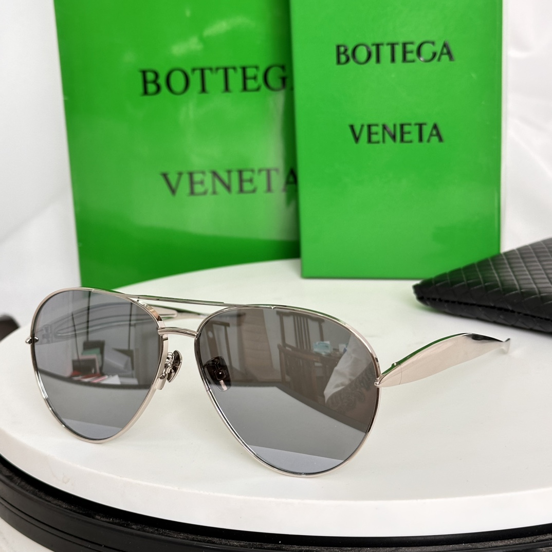 ‼️原版钛金鼻托
完美复刻
我们只会认真做好每一个细节
Bottega Venet*
Mod：BV130