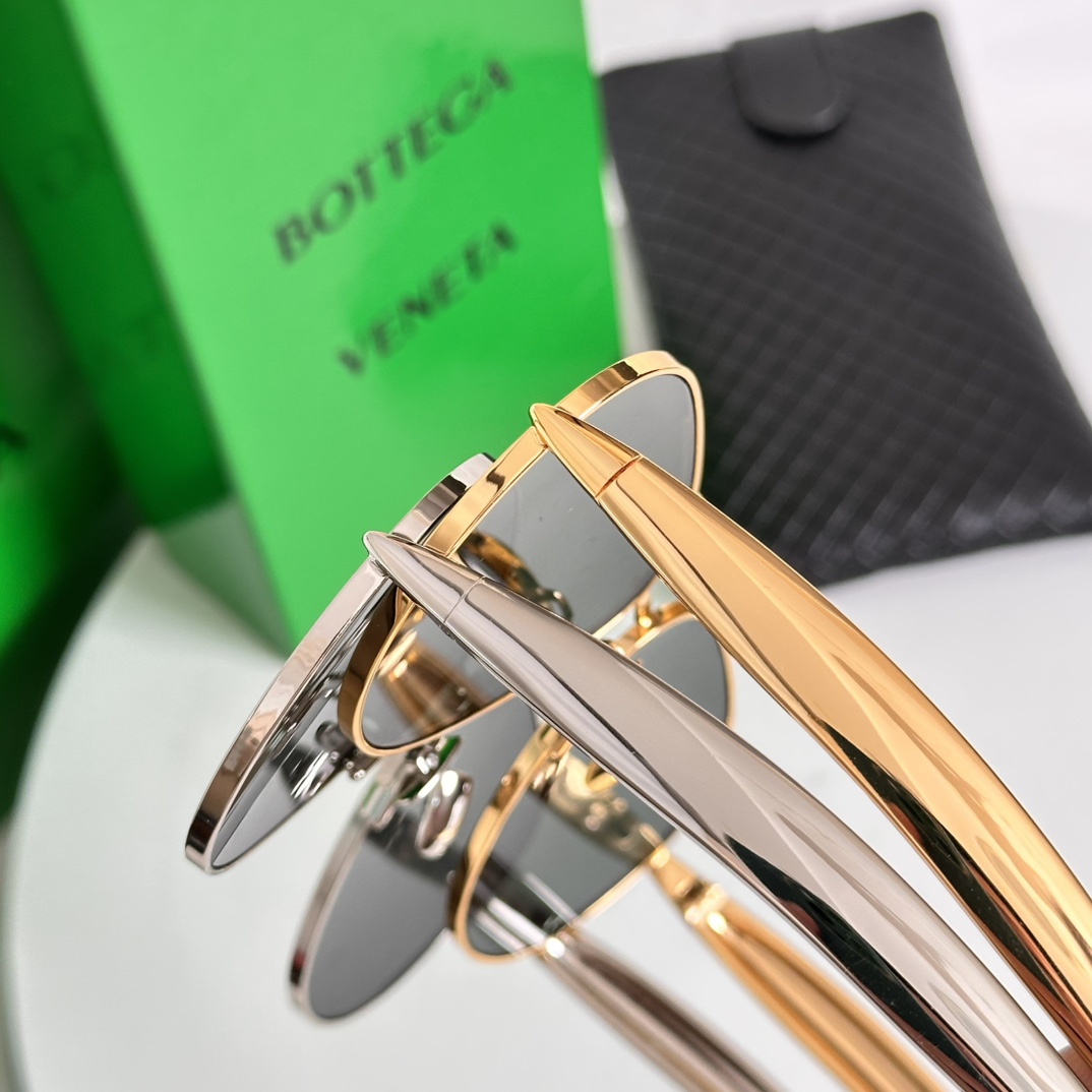 ‼️ 细节图 原版钛金鼻托
完美复刻
我们只会认真做好每一个细节
Bottega Venet*
Mod：