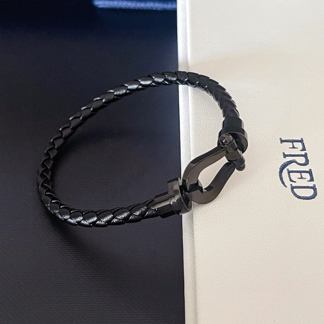 NO:110258,Batch: Popular Fered bracelet, glossy, diamondless horseshoe buckle bracelet, fashion and exquisite item for fashion, 11 pairs of high-end customization, thickened electroplating 18k craftsmanship, trendy and cool couple bracelet ~ the effect is very versatile!  !  ,, jewelry boutique, bracelet, bracelet19860909批 火爆 费雷德手绳,光面无钻马蹄扣手镯手链,时尚一族备必单品时尚精致,11对版高端定制,加厚电镀18k工艺,又潮又酷的情侣款手绳～上手效果非常百搭！！,,饰品精品,bracelet,bracelet,Jewelry