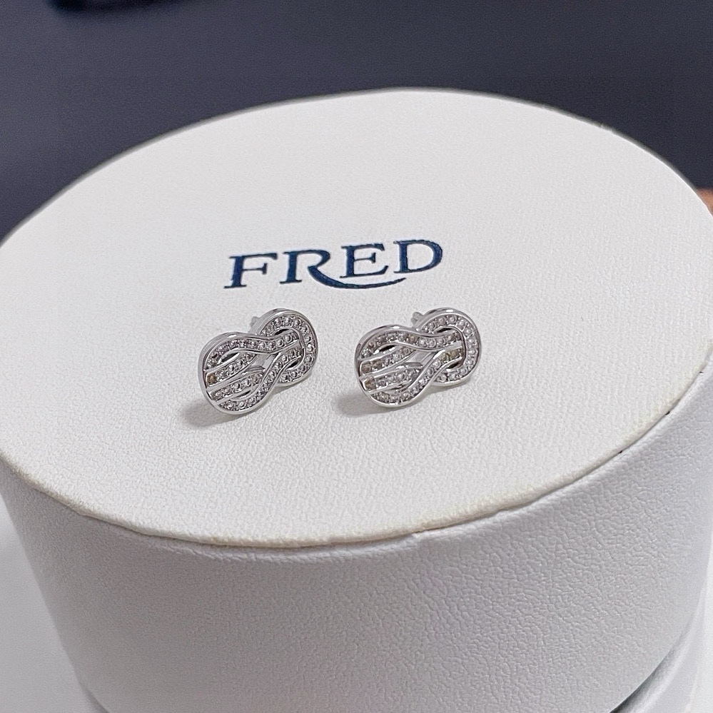 Fred 〔高版本〕 𝗙𝗥𝗘𝗗 费雷德满钻8字扣耳钉 高端定制 加厚电镀工艺 个性简洁大方