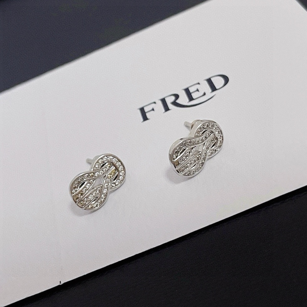 Fred 〔高版本〕 𝗙𝗥𝗘𝗗 费雷德满钻8字扣耳钉 高端定制 加厚电镀工艺 个性简洁大方