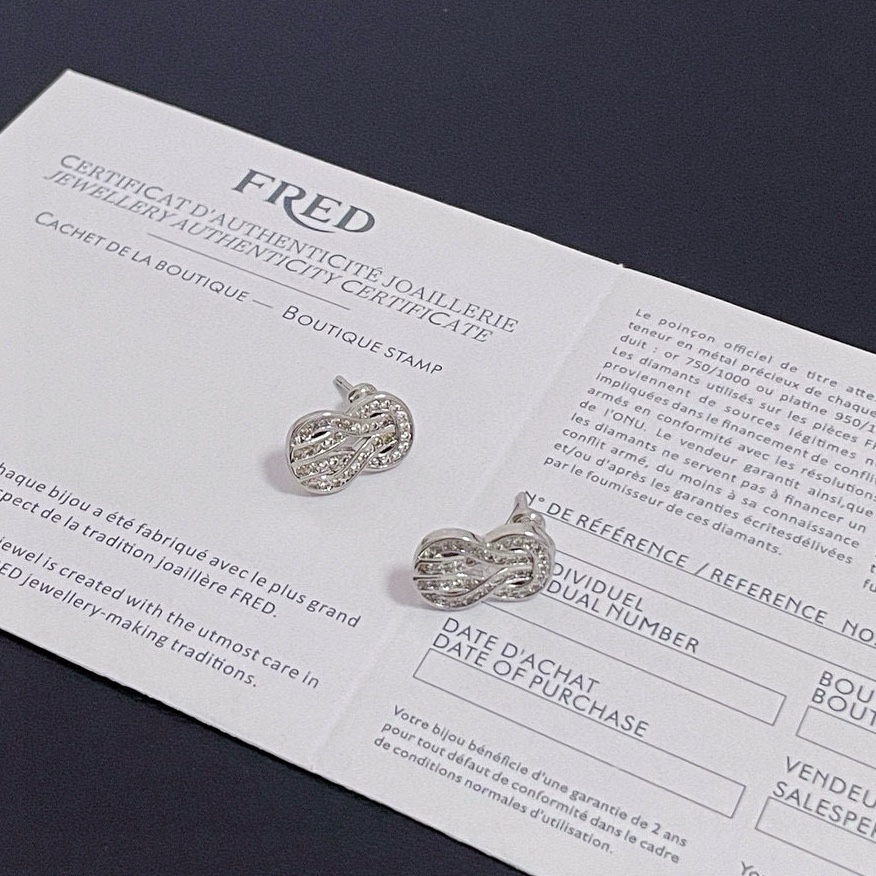 Fred 〔高版本〕 𝗙𝗥𝗘𝗗 费雷德满钻8字扣耳钉 高端定制 加厚电镀工艺 个性简洁大方