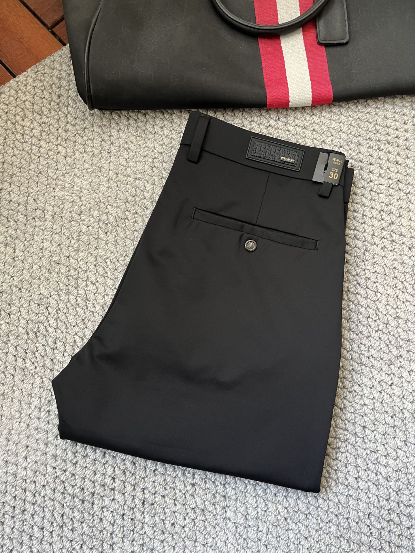 NO:135312,Dr 2025ss Spring and Summer counter synchronized hot casual pants, this season must be versatile styles, the upper body is extremely outstanding, super versatile style, original 1:1 replica of the counter latest fashion element design, imported fixed woven high-quality European cotton fabric, super good style, casual and fashionable essentials!  Highly recommended model Size 29-38,,alexander wang19860909dr 2025ss春夏专柜同步爆款休闲裤,本季必入百搭款式,上身极为出挑,超级百搭款 ,原版1:1复刻 专柜最新时尚元素设计,进口定织高品质欧棉面料,版型超好,休闲时尚必备！强烈推荐款 尺码 29-38,,alexander wang,Men's clothing