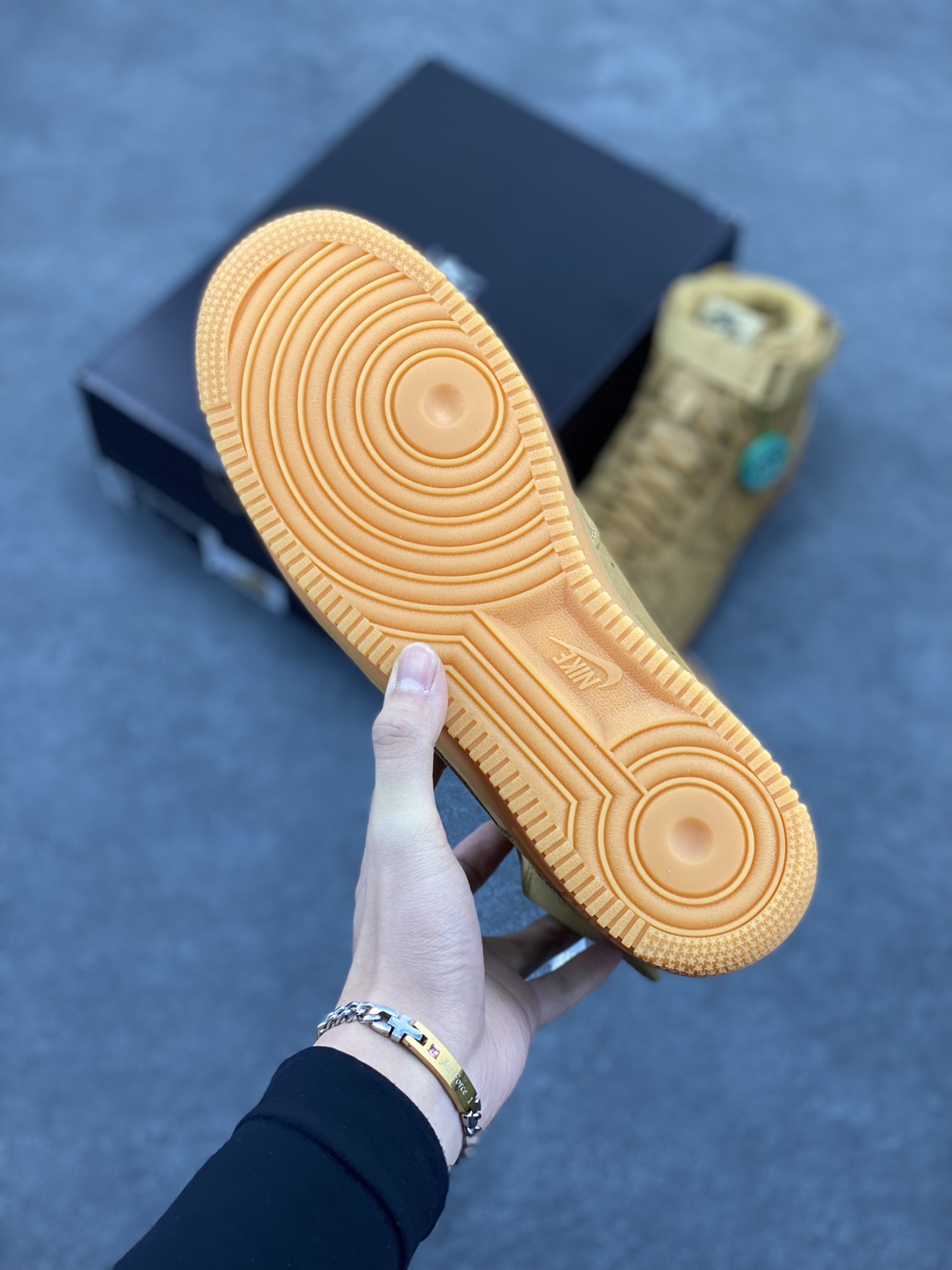 图片[5]-HY版本💯 Nike Air Force 1 Low 高帮小麦 空军一号运动休闲板鞋 原楦头原纸板 打造纯正空军版型#专注外贸渠道 全掌内置蜂窝气垫 #原盒配件 原厂中底钢印、拉帮完美 货号：882096-200 尺码：35.5 36 36.5 37.5 38 38.5 39 40 40.5 41 42 42.5 43 44 44.5 45 46 47-选品中心