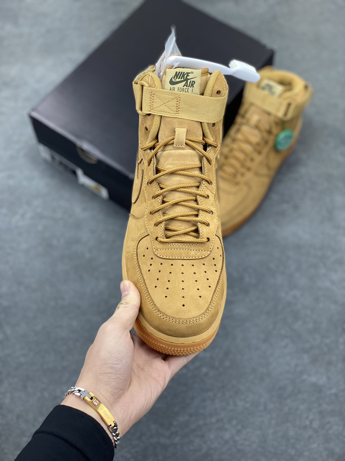 图片[2]-HY版本💯 Nike Air Force 1 Low 高帮小麦 空军一号运动休闲板鞋 原楦头原纸板 打造纯正空军版型#专注外贸渠道 全掌内置蜂窝气垫 #原盒配件 原厂中底钢印、拉帮完美 货号：882096-200 尺码：35.5 36 36.5 37.5 38 38.5 39 40 40.5 41 42 42.5 43 44 44.5 45 46 47-选品中心