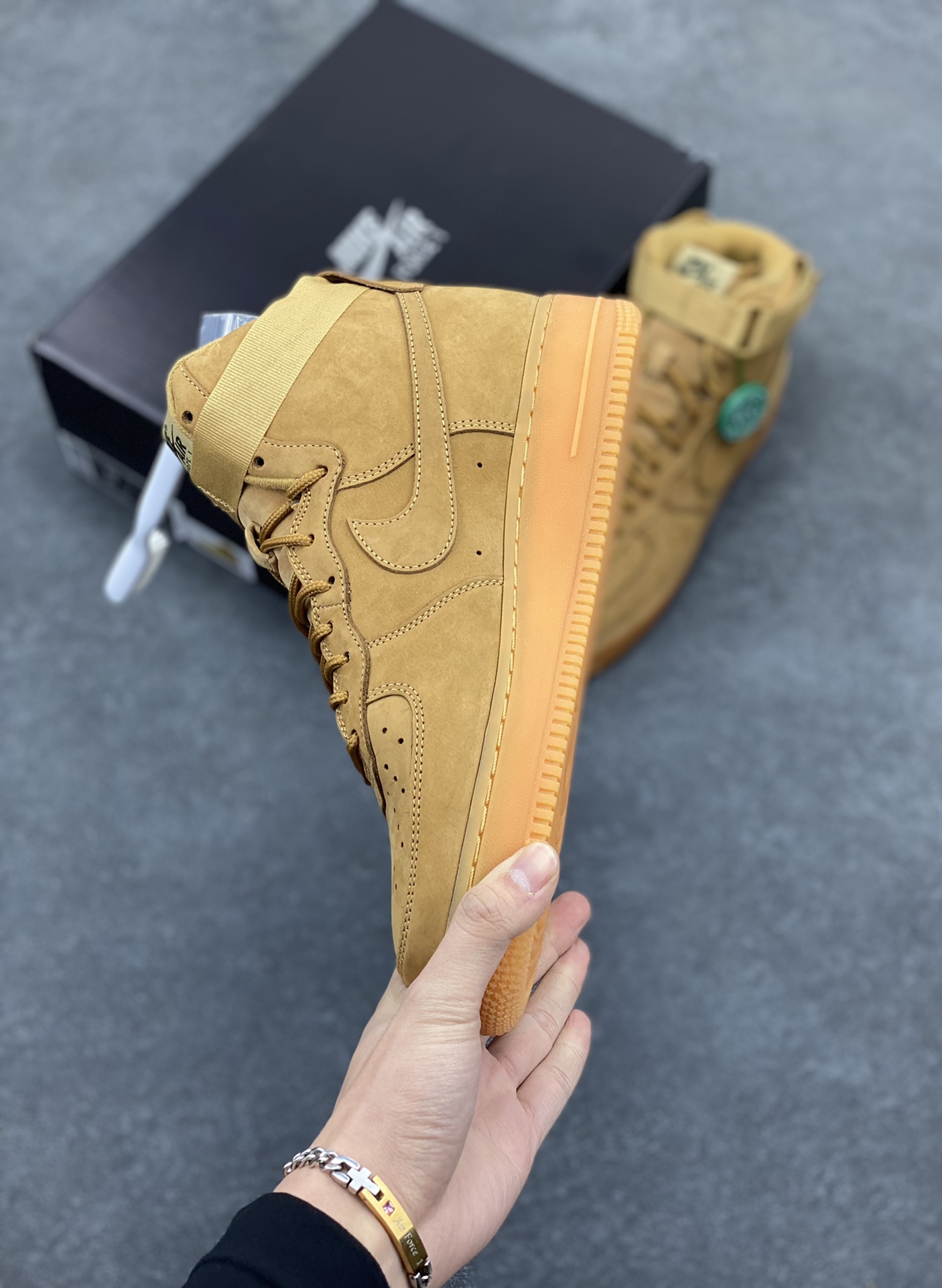 图片[3]-HY版本💯 Nike Air Force 1 Low 高帮小麦 空军一号运动休闲板鞋 原楦头原纸板 打造纯正空军版型#专注外贸渠道 全掌内置蜂窝气垫 #原盒配件 原厂中底钢印、拉帮完美 货号：882096-200 尺码：35.5 36 36.5 37.5 38 38.5 39 40 40.5 41 42 42.5 43 44 44.5 45 46 47-选品中心