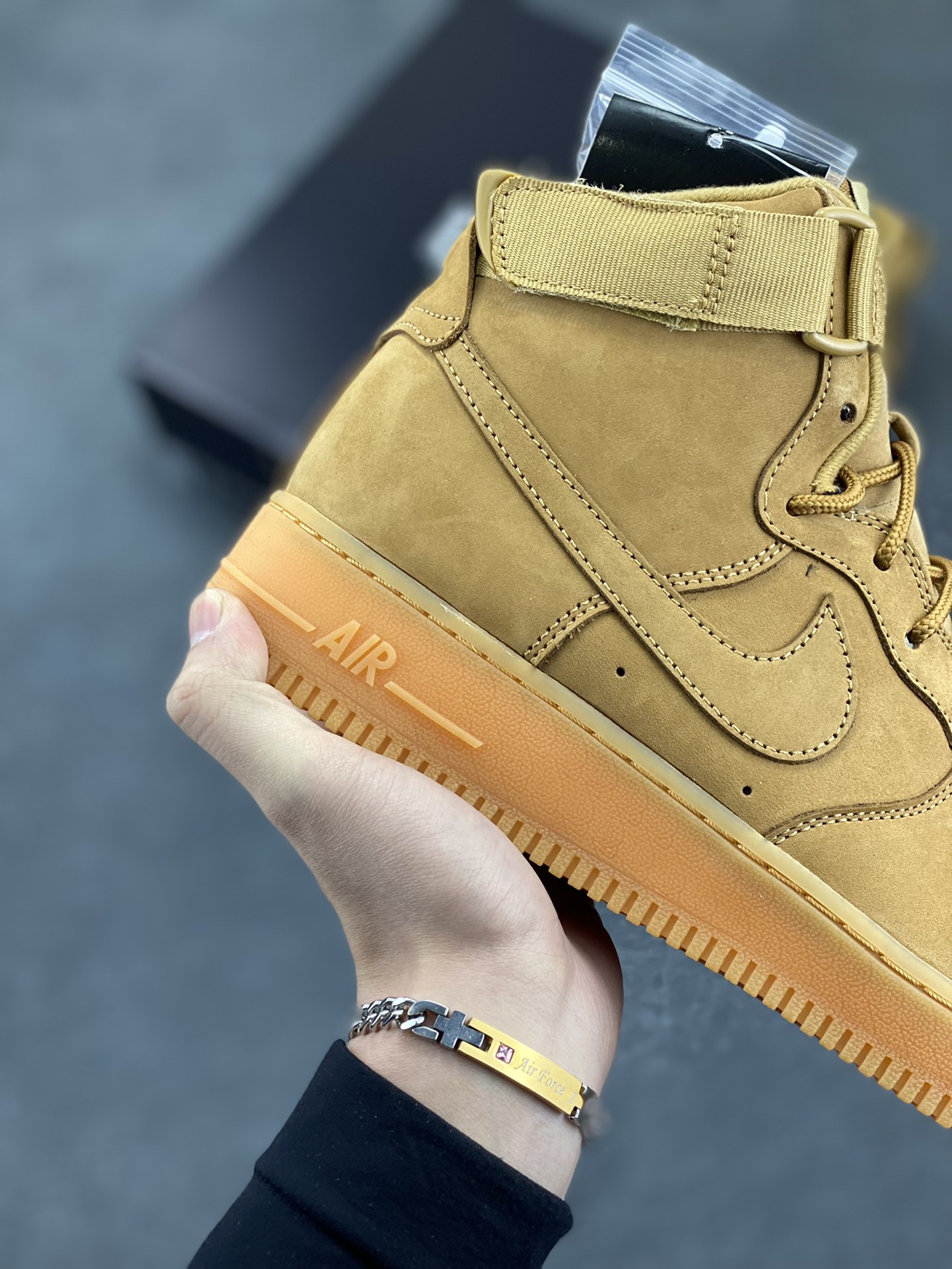 图片[6]-HY版本💯 Nike Air Force 1 Low 高帮小麦 空军一号运动休闲板鞋 原楦头原纸板 打造纯正空军版型#专注外贸渠道 全掌内置蜂窝气垫 #原盒配件 原厂中底钢印、拉帮完美 货号：882096-200 尺码：35.5 36 36.5 37.5 38 38.5 39 40 40.5 41 42 42.5 43 44 44.5 45 46 47-选品中心