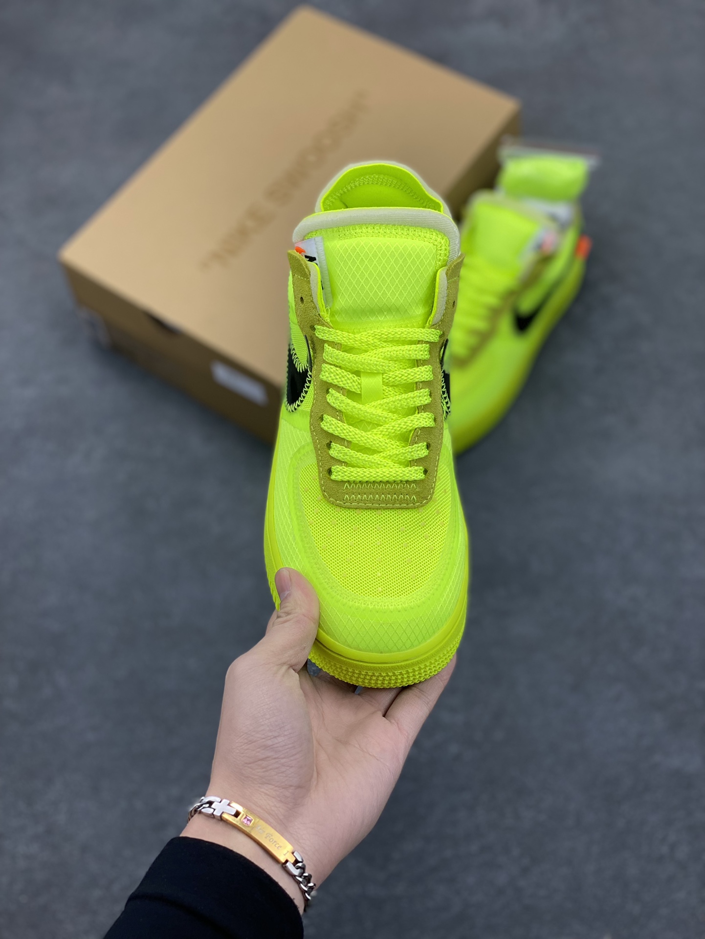 图片[2]-夺人眼球Off-White x Nike Air Force 1 Low \”Volt\” 2.0空军一号经典百搭低帮休闲运动板鞋“OW荧光绿黑”Off-White™与 NikeLab 最新打造的 Air Force 1 Low 全新配色「Volt」，Air Force 1 Low 的鞋身与中底将被换上夺目的荧光绿色调，以签名式的橘红色 “Zip-Tie” 和 “AIR” 字样点缀 货号：AO4606-700 尺码：36 36.5 37.5 38 38.5 39 40 40.5 41 42 42.5 43 44 44.5 45 46 47-选品中心