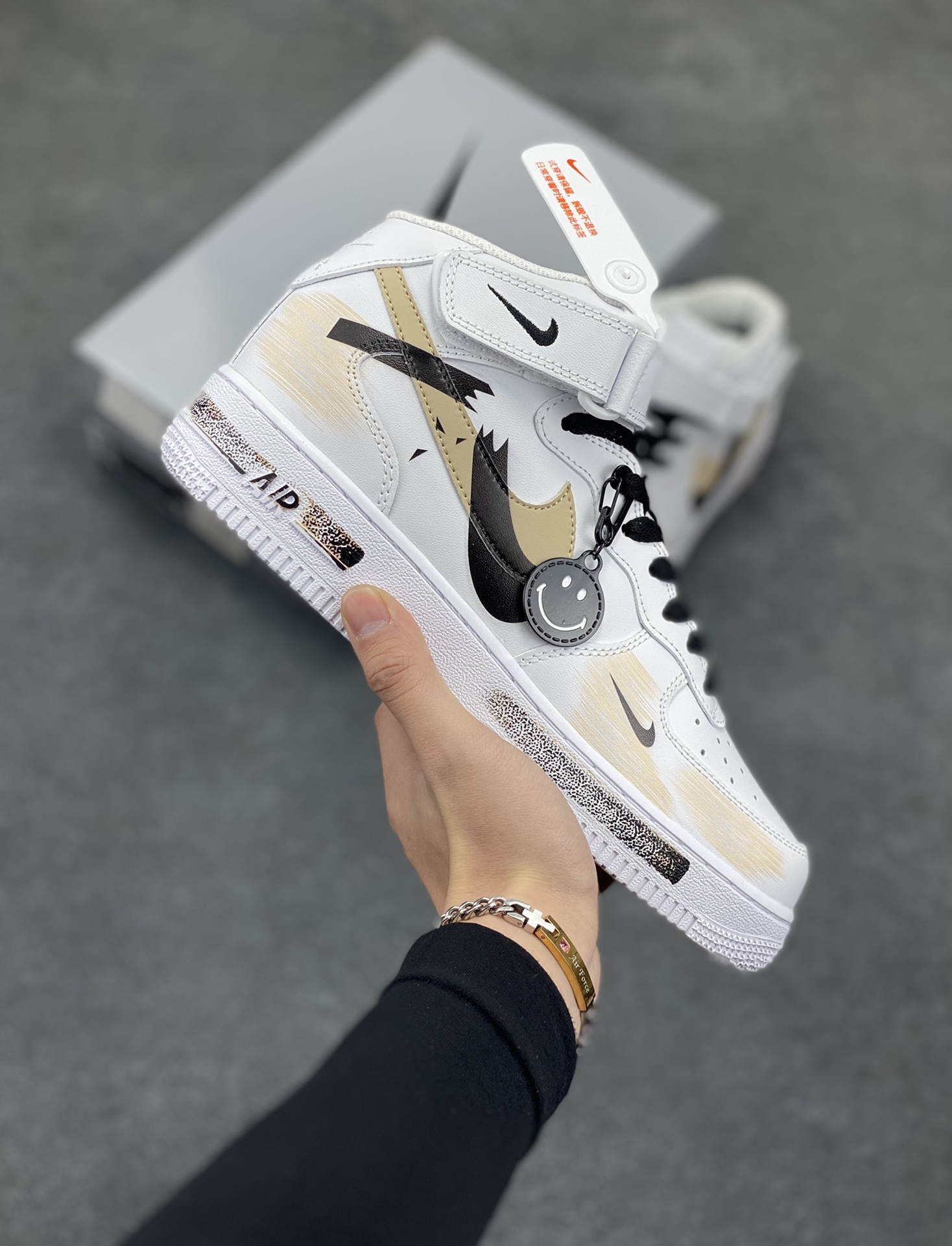 Nike Air Force 1 Low’07 断勾 喷绘 空军一号中帮休闲板鞋 定制皮料 原厂3D打印 定制鞋盒 原楦原纸板 纯正空军版型 内置全掌气垫 货号:ZH0316-058 尺码:36 36.5 37.5 38 38.5 39 40 40.5 41 42 42.5 43 44 44.5 45-选品中心