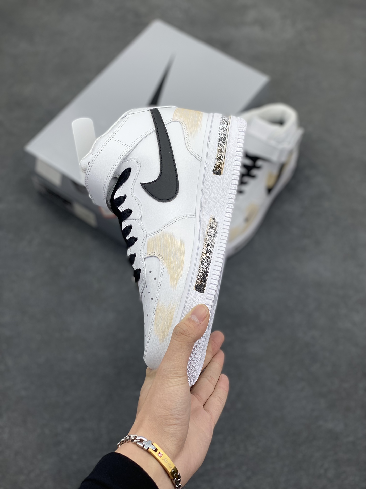 图片[3]-Nike Air Force 1 Low’07 断勾 喷绘 空军一号中帮休闲板鞋 定制皮料 原厂3D打印 定制鞋盒 原楦原纸板 纯正空军版型 内置全掌气垫 货号：ZH0316-058 尺码：36 36.5 37.5 38 38.5 39 40 40.5 41 42 42.5 43 44 44.5 45-选品中心