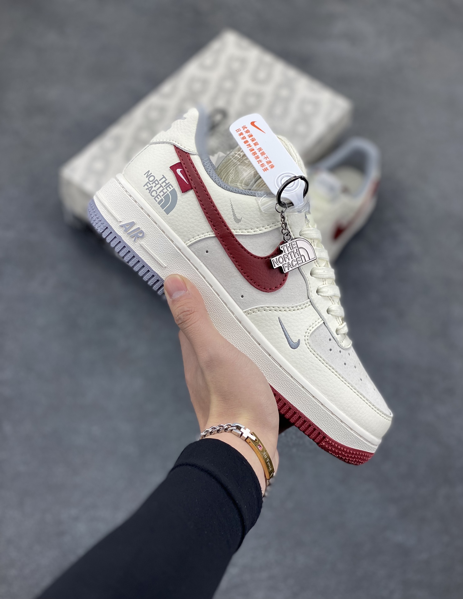 NIke Air Force 1 \’07 Low “北面联名–米红双色”空军一号 低帮 运动鞋 休闲鞋 折边针车 工艺难度大 原楦头原纸板 原装鞋盒 定制五金配件 内置全掌气垫 原厂鞋底 货号:DM6688-047 尺码:36 36.5 37.5 38 38.5 39 40 40.5 41 42 42.5 43 44 44.5 45-选品中心