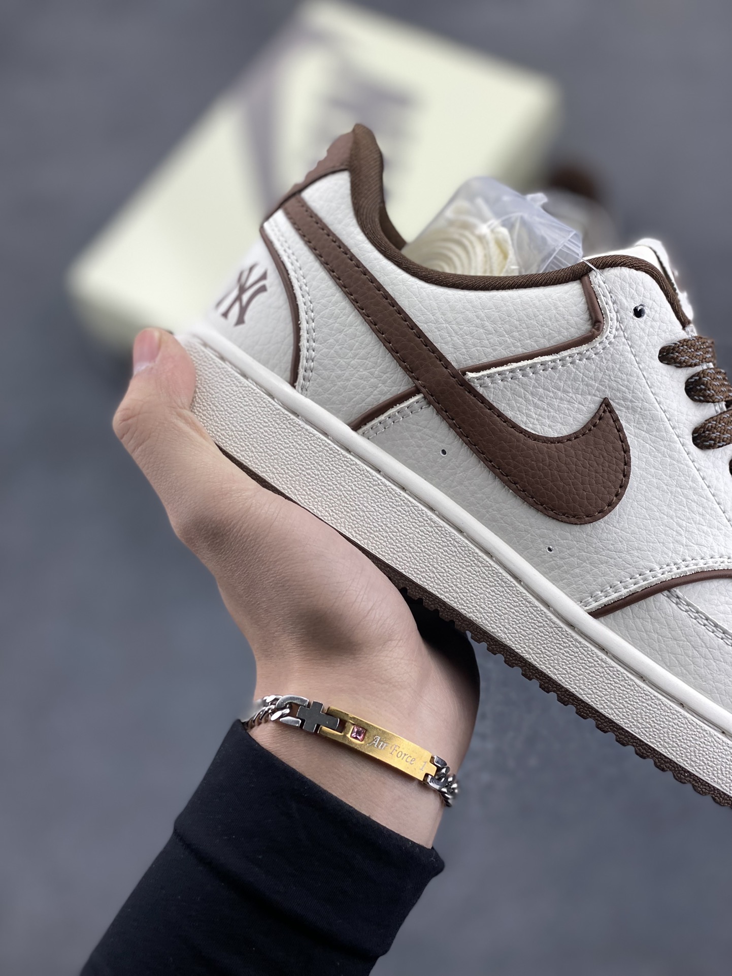 图片[6]-海外爆款 ZP订单 NIKE EBERNON Low prm 小空军低帮百搭透气休闲运动板鞋 独家头层版本 原数据独家私模大底 纯正版型 清洁度完美 货号：FD5188-127 尺码：36 36.5 37.5 38 38.5 39 40 40.5 41 42 42.5 43 44 44.5 45-选品中心
