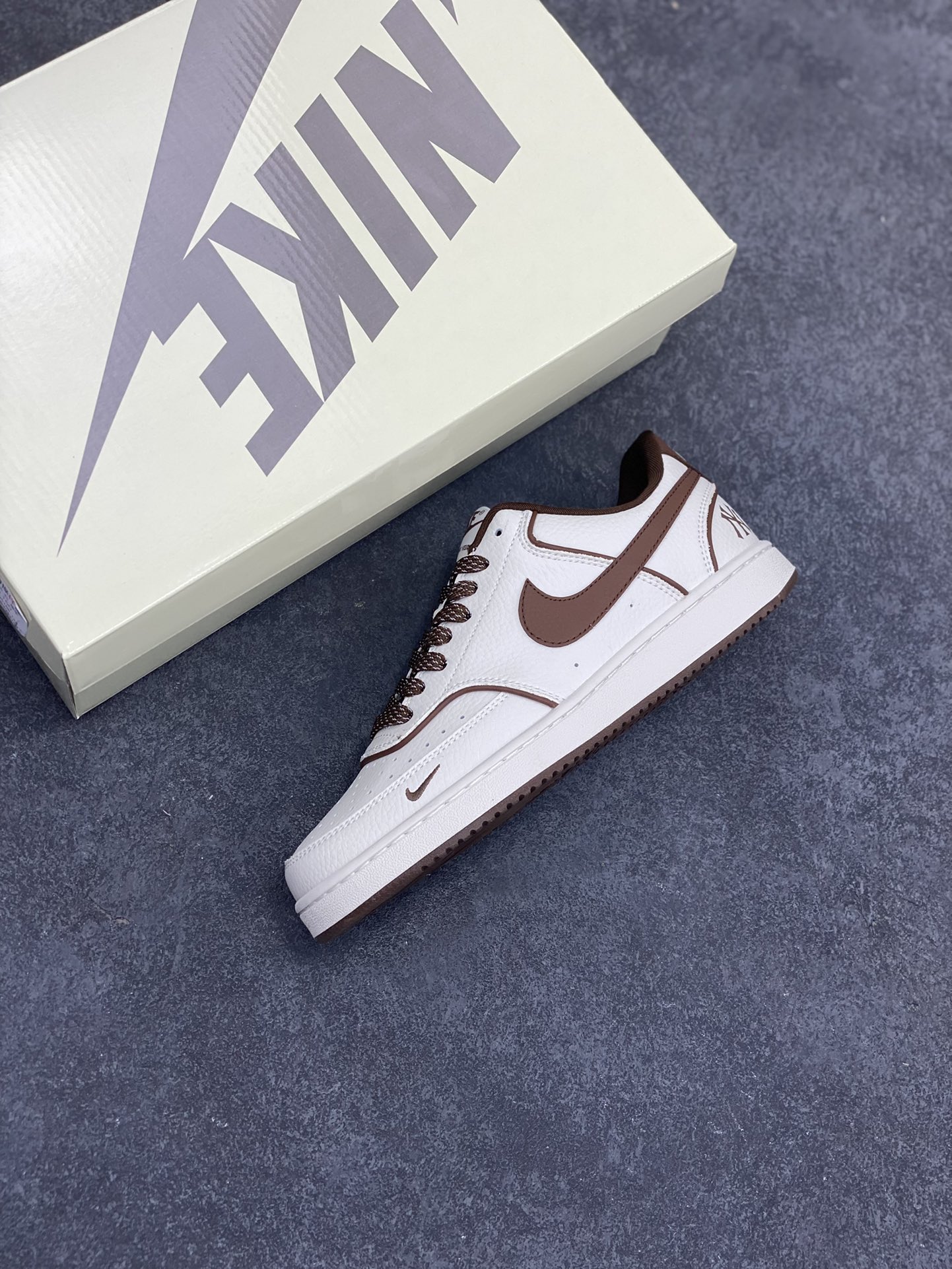 图片[7]-海外爆款 ZP订单 NIKE EBERNON Low prm 小空军低帮百搭透气休闲运动板鞋 独家头层版本 原数据独家私模大底 纯正版型 清洁度完美 货号：FD5188-127 尺码：36 36.5 37.5 38 38.5 39 40 40.5 41 42 42.5 43 44 44.5 45-选品中心