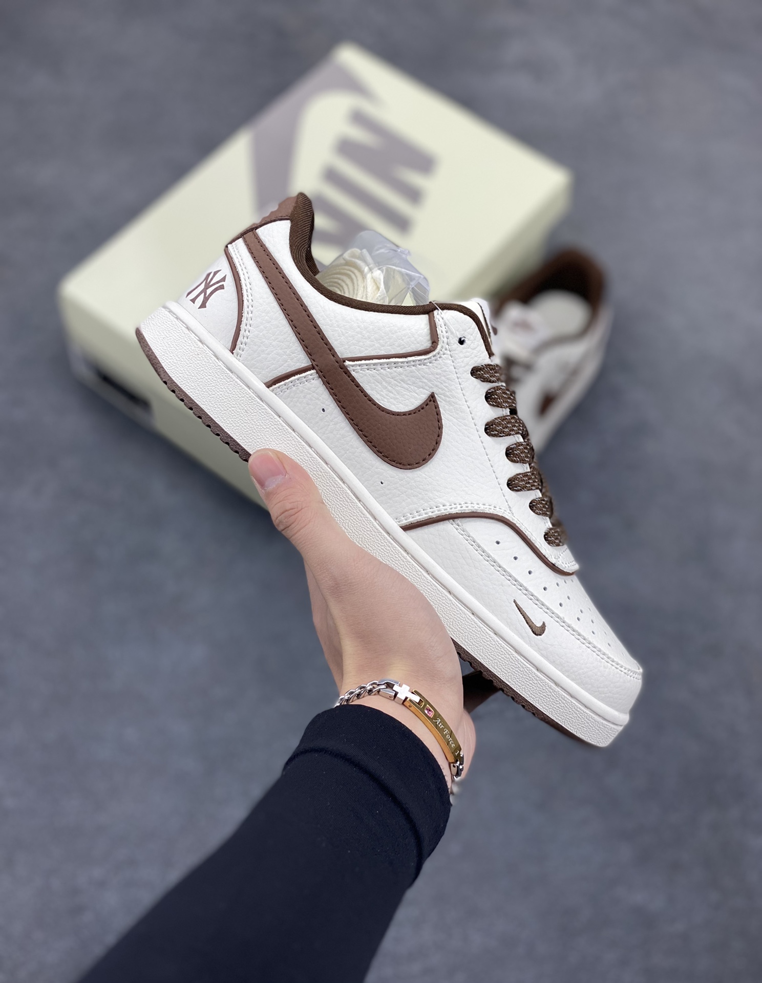 海外爆款 ZP订单 NIKE EBERNON Low prm 小空军低帮百搭透气休闲运动板鞋 独家头层版本 原数据独家私模大底 纯正版型 清洁度完美 货号:FD5188-127 尺码:36 36.5 37.5 38 38.5 39 40 40.5 41 42 42.5 43 44 44.5 45-选品中心