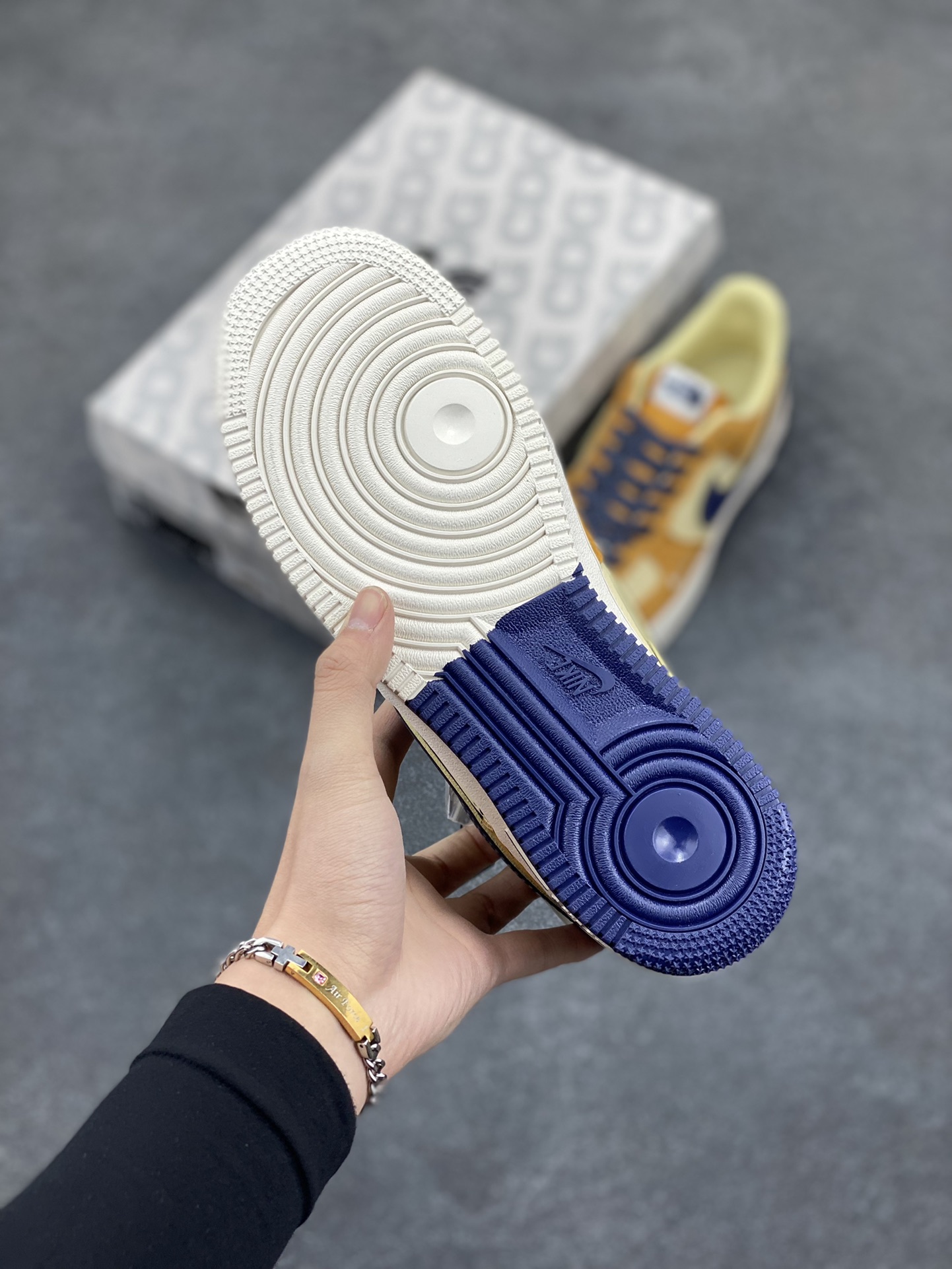 图片[5]-NIke Air Force 1 \’07 Low “北面联名–运动橙”空军一号 低帮 运动鞋 休闲鞋 折边针车 工艺难度大 原楦头原纸板 原装鞋盒 定制五金配件 内置全掌气垫 原厂鞋底 货号：DM6688-053 尺码：36 36.5 37.5 38 38.5 39 40 40.5 41 42 42.5 43 44 44.5 45-选品中心