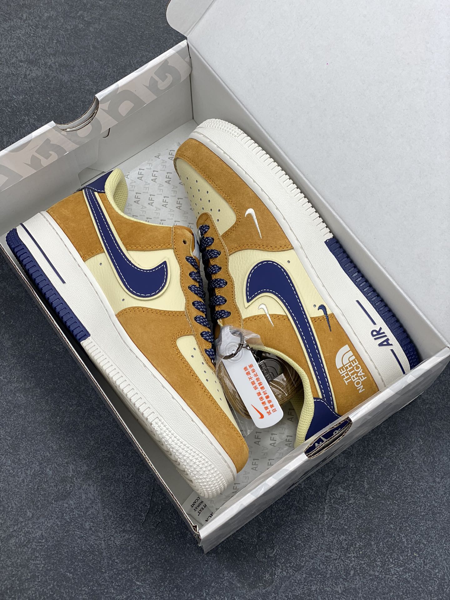 图片[9]-NIke Air Force 1 \’07 Low “北面联名–运动橙”空军一号 低帮 运动鞋 休闲鞋 折边针车 工艺难度大 原楦头原纸板 原装鞋盒 定制五金配件 内置全掌气垫 原厂鞋底 货号：DM6688-053 尺码：36 36.5 37.5 38 38.5 39 40 40.5 41 42 42.5 43 44 44.5 45-选品中心