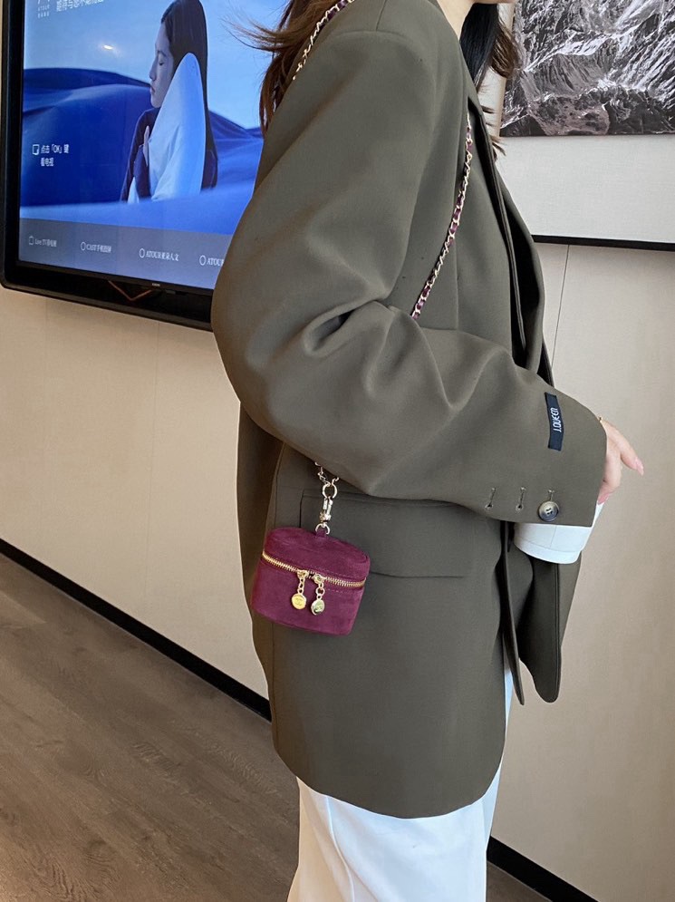 Mini Bolso Chanel para Auriculares con Cadena - Elegancia y Funcionalidad
