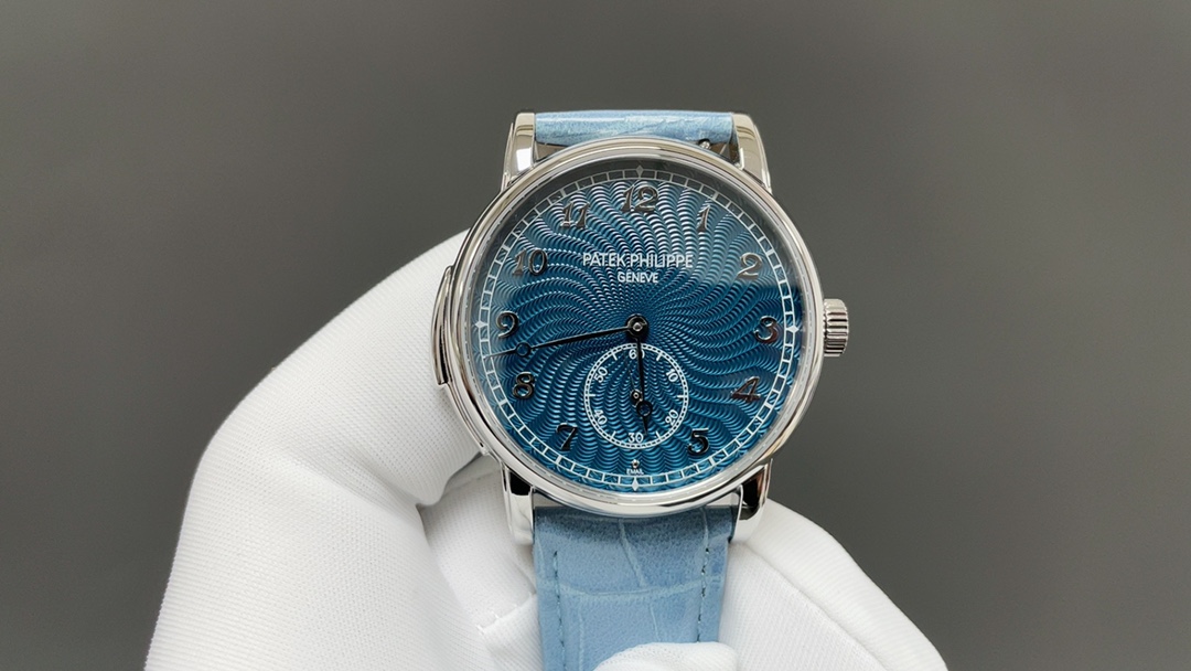 NO:392607,1 minute ago TW Factory Patek Philippe PP Super Complex Timepiece Series - Watches!  Strong recommendation!  [Details are upgraded as follows] Size 40mm, thickness 11.05mm ① Authentic mold opening and grinding of the case makes it better, symmetrical and harmonious overall, restoring the unique warm texture of the authentic product. ② Scale and pointer are processed with the latest precious metal electroplating process, and the effect is to a higher level. ③ Sapphire watch mirror, the style is consistent with the authentic product, the effect is transparent and the time is clear. It uses a customized version of Cal.R 27 PS automatic movement - thinner, more stable, and more similar. [Watch strap] Classic Italian calf leather strap, with clear texture and excellent texture. The needle buckle is polished neatly and bright, and the general-purpose original pressure-free. Two and a half needles TW Factory carefully carved and carefully made!  Extreme elegance, classic and eternal, low-key and perfect, handsome in the watch!  Exquisite recommendations for men's mechanical watches, Patek philippe, cowhide198609091分钟前 TW Factory 百达翡丽 PP 超级复杂功能时计系列——腕表！强势推荐！【细节升级如下】尺寸40毫米,厚度11.05毫米 ①正品开模,表壳打磨,使之整体更佳匀称协调,还原正品独特的温润质感. ②刻度和指针,采用最新的贵金属电镀工艺处理,效果更上一层楼. ③蓝宝表镜,版型与正品一致,效果通透,辨时清晰. 采用定制版Cal.R 27 PS自动机芯——更薄,更稳,更像.【表带】 经典意大利小牛皮表带,纹路清晰,质感上乘.针式表扣打磨齐整光亮,通用原装无压力.两针半 TW Factory精心雕琢 用心之作！极致优雅,经典永恒,低调完美,表中之帅！精致推荐男士机械腕表,,patek philippe,cowhide,Watch