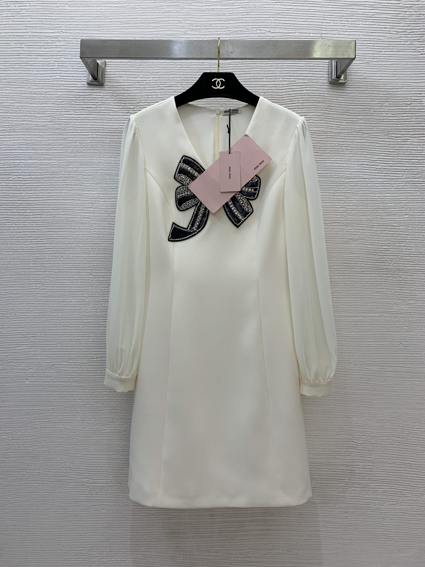 NO:309817,Model number G25011256 MiuMi*Miaojia 25 early spring new model!  High-end custom diamond-set bow decorative perspective chiffon sleeve spliced ​​slim fit A-line skirt with long sleeves!  Apricot color, black, (Size S bust 84, sleeve length 59, waist 70, skirt length 87), miumiu, skirt 8, alexander wang19860909款号G25011256 MiuMi*缪家25早春新款！高端定制镶钻蝴蝶结装饰透视雪纺纱袖拼接修身显瘦A字裙摆长袖连衣裙！杏色、黑色、（S码胸围84,袖长59,腰围70,裙长87）,,miumiu,skirts,alexander wang,Women's clothing