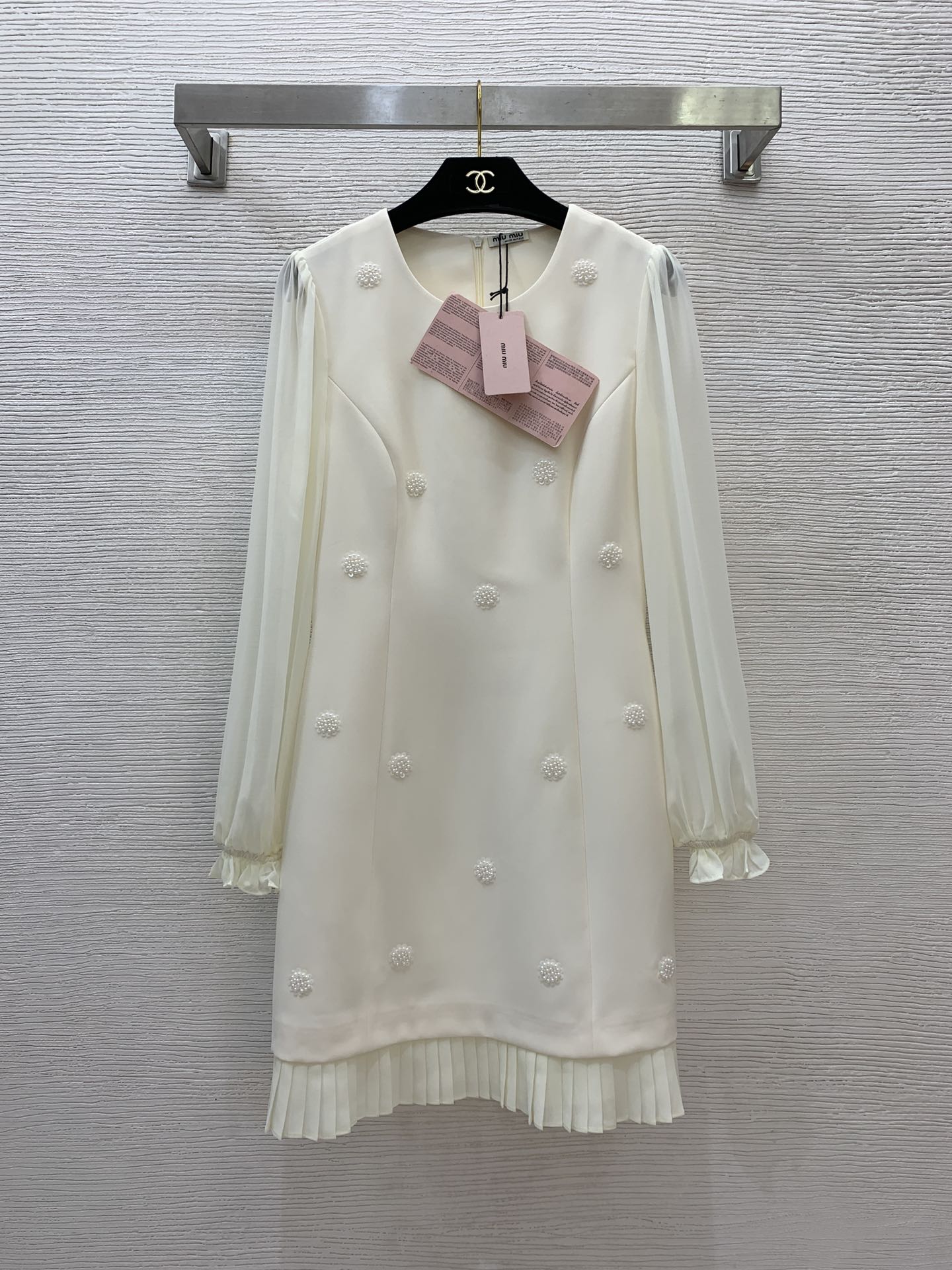 NO:314293,Model number G25011438 MiuMi*Miaojia 25 early spring new model, high-end custom sexy perspective chiffon fabric splicing, three-dimensional beaded flower decorative edge waist-hugging and slim long-sleeved dress!  Apricot, black, (Size S bust 86, sleeve length 62, waist 70, skirt length 87), miumiu, skirt 8, alexander wang19860909款号G25011438 MiuMi*缪家25早春新款 高端定制性感透视雪纺纱面料拼接 立体钉珠花朵装饰边收腰显瘦长袖连衣裙！杏色、黑色、（S码胸围86,袖长62,腰围70,裙长87）,,miumiu,skirts,alexander wang,Women's clothing