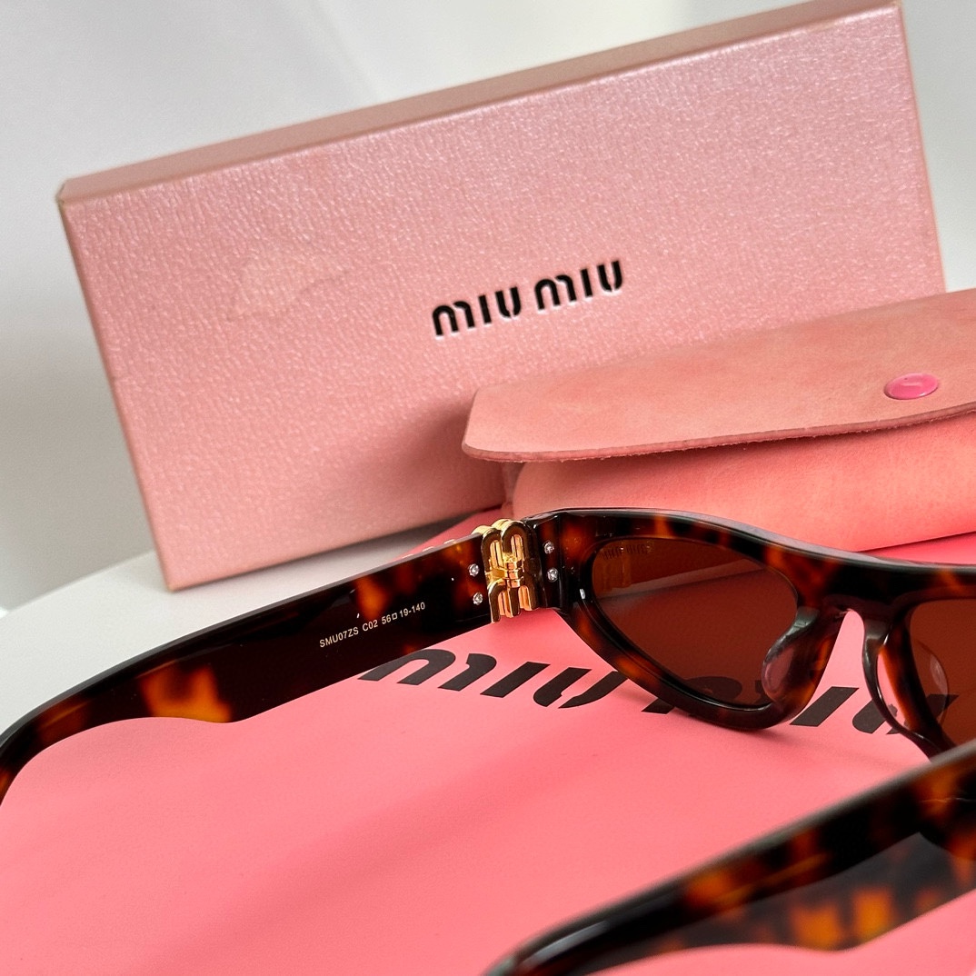 ‼️ 细节图 MIU M*🎀🎀🎀MODELSMU07ZS🎀🎀🎀SIZE：56口19-140🎀🎀🎀