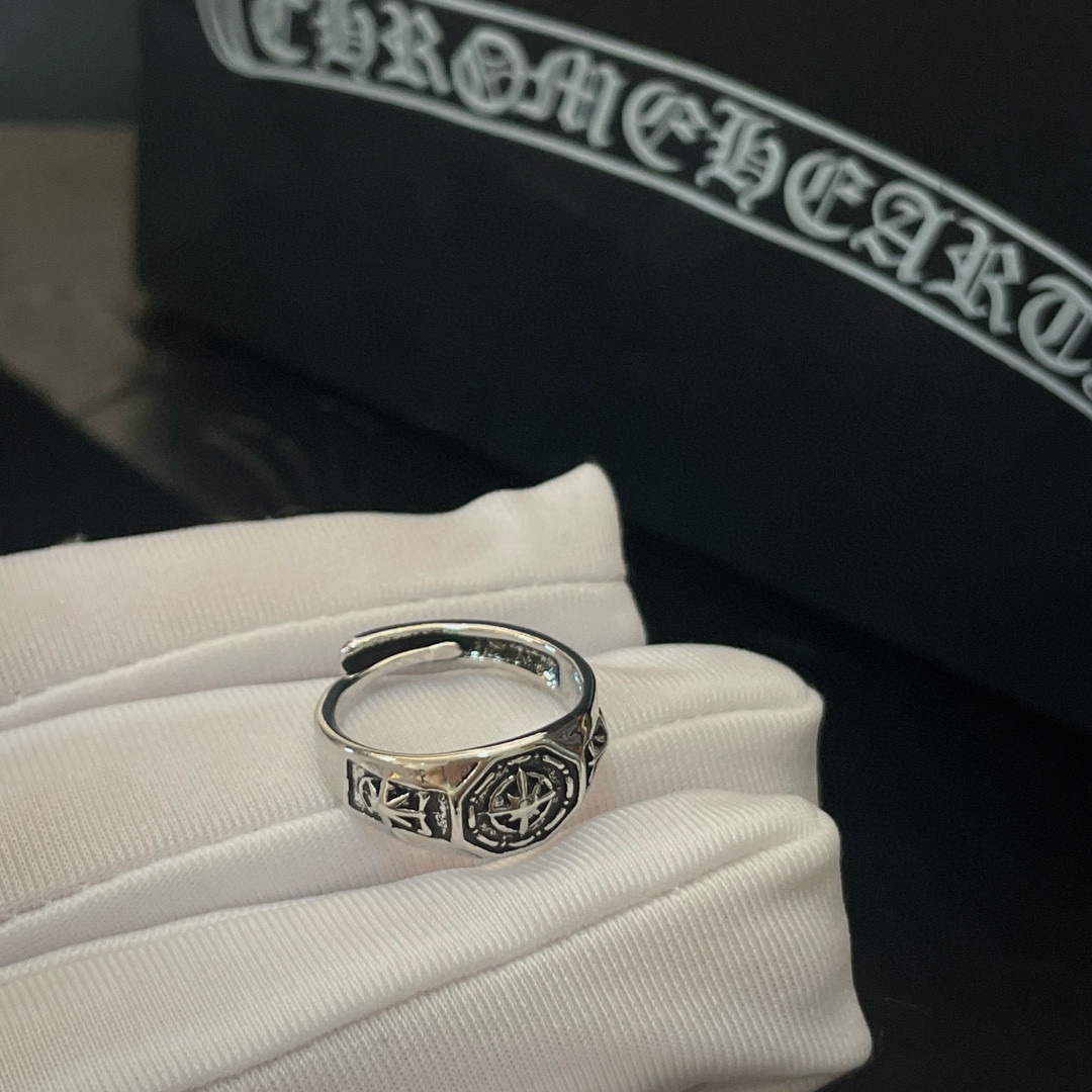 NO:106185,[Counter Quality] Chrome Hearts Croxin Classic retro old rings The design styles of different concave and convex shapes are unique. Cross Scout flowers are Croxin's logo, so they last longer. The authentic version of Chrome Hearts Croxin necklace is the ordinary light version of the market. The quality is benchmarked against the quality of the version. The details of the print are the retro old gray oxygen level. The semester version!  , jewelry boutique, chrome hearts, chrome hearts, necklace, ring19860909【专柜品质】Chrome Hearts克罗心 经典复古做旧戒指 凹凸造型不同的花纹设计风格呈现出与众不同 十字架童军花是克罗心的标志 所以更经久不衰 正品打版Chrome Hearts克罗心项链区别市场普通轻版 对版对标品质 看字印细节 复古做旧灰氧程度.精工版本！,饰品精品,chrome hearts,chrome hearts,necklace,ring,Jewelry