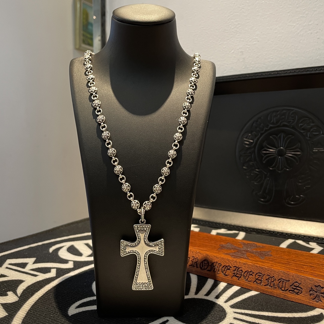 NO:106195,TikTok/Kuaishou/ins/Xiaohongshu/Live Hot, New [Counter Quality] Chrome Hearts Retro Hexagram Necklace, Full Diamond Cross Pendant, Different Concave and Convex Scout Flowers are Croxin's ambition, so they last forever. Genuine version of Chrome Hearts Croxin, different market light version, benchmark quality, look at the details of the letter printing, retro and old gray oxygen level. Seiko version!  !  !  Pure handmade ~ Authentic model opening must-have fashion and fashion, both men and women can wear it, same style for couples, original official website, rock punk style silver style, retro elements, trendy and versatile!  , jewelry boutique, chrome hearts, chrome hearts, necklace19860909批 抖音/快手/ins/小红书/直播热门 ,新款【专柜品质】Chrome Hearts克罗心复古六芒星项链 ,满钻十字架吊坠,凹凸造型不同的花纹设计风格 呈现出与众不同 十字架 童军花是克罗心的志 所以更经久不衰 正品打版Chrome Hearts克罗心 区别市场普通轻版 对版对标品质 看字印细节 复古做旧灰氧程度.精工版本！！！ 纯手工打造 ～正品开模潮流时尚必备 男女均可佩戴 情侣同款 官网原版 摇滚朋克泰银风格 复古元素 潮流百搭！,饰品精品,chrome hearts,chrome hearts,necklace,Jewelry