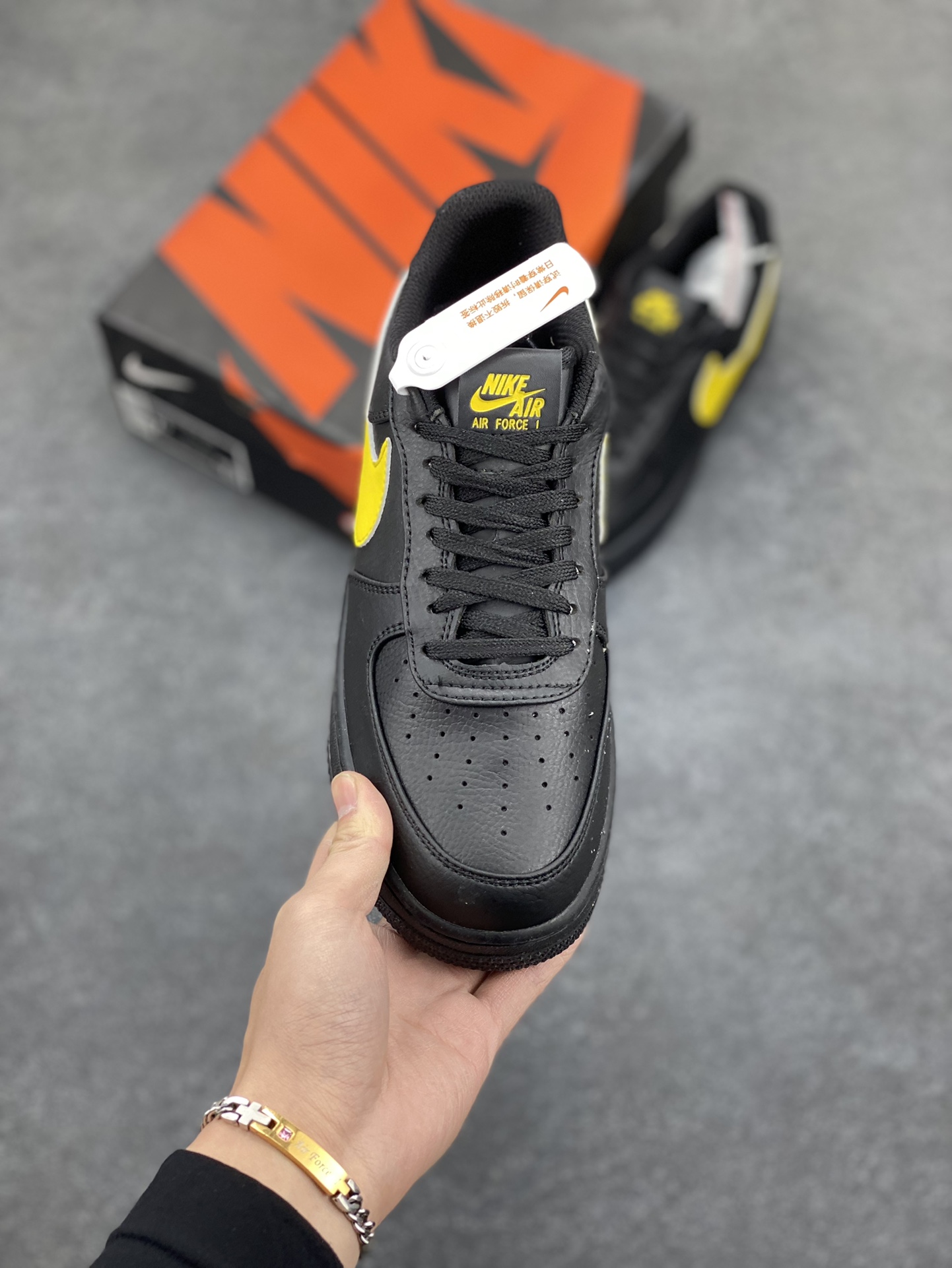 图片[2]-Nike Air Force 1 Low \’07 黑黄大勾 低帮空军一号休闲板鞋 定制皮料 原楦原纸板 纯正空军版型 高清洁度 内置全掌气垫 货号：CI9553-051 尺码：36 36.5 37.5 38 38.5 39 40 40.5 41 42 42.5 43 44 44.5 45-选品中心