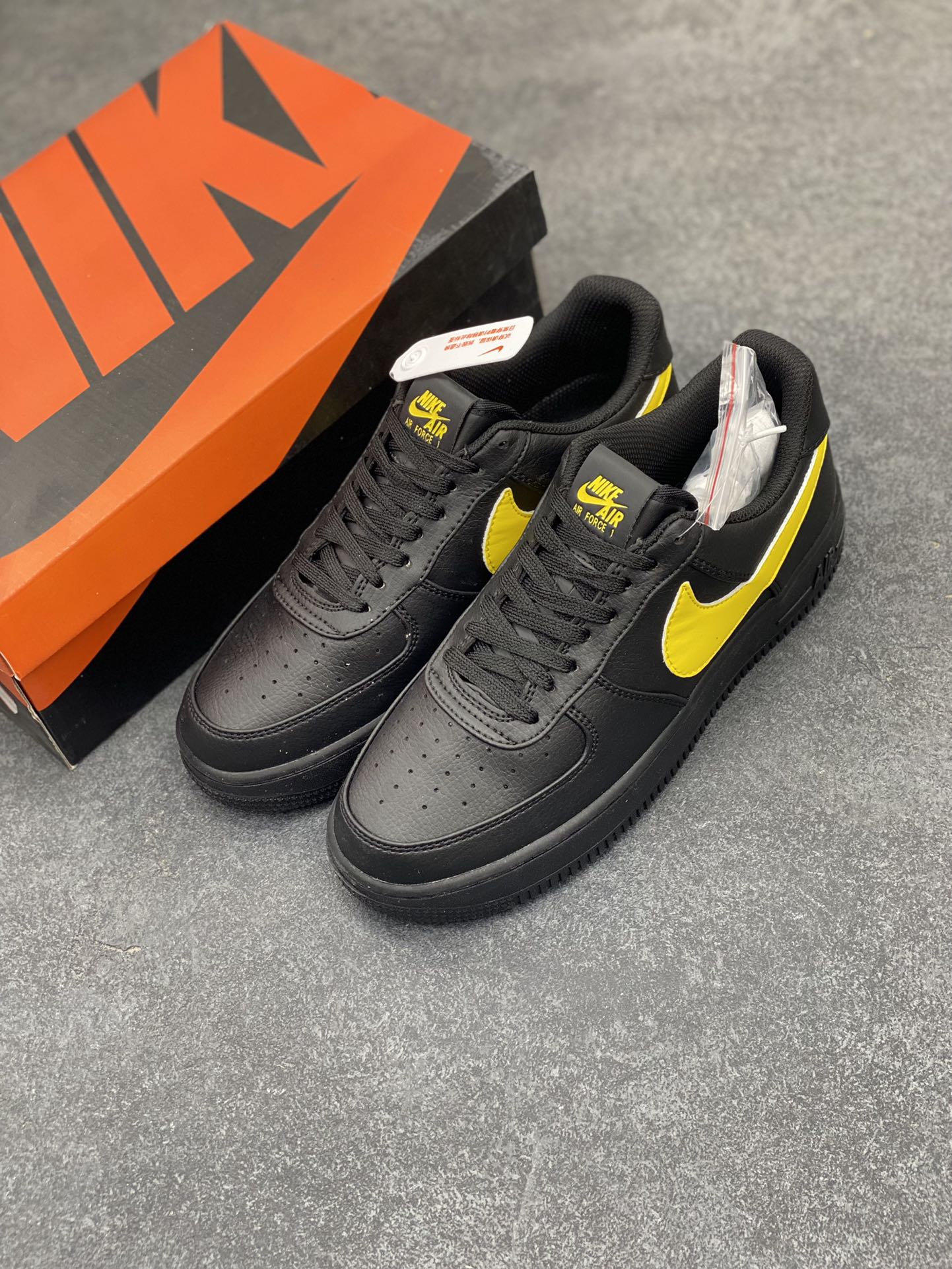 图片[8]-Nike Air Force 1 Low \’07 黑黄大勾 低帮空军一号休闲板鞋 定制皮料 原楦原纸板 纯正空军版型 高清洁度 内置全掌气垫 货号：CI9553-051 尺码：36 36.5 37.5 38 38.5 39 40 40.5 41 42 42.5 43 44 44.5 45-选品中心
