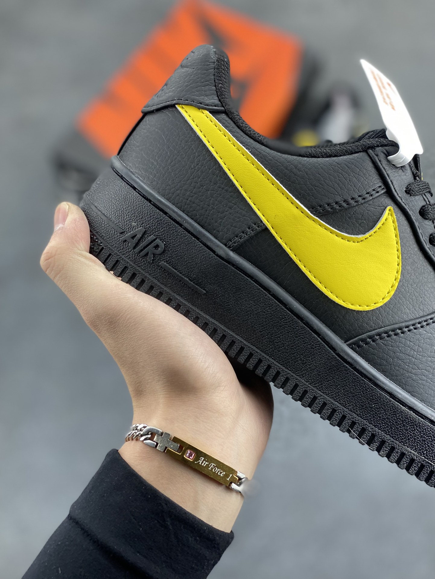图片[6]-Nike Air Force 1 Low \’07 黑黄大勾 低帮空军一号休闲板鞋 定制皮料 原楦原纸板 纯正空军版型 高清洁度 内置全掌气垫 货号：CI9553-051 尺码：36 36.5 37.5 38 38.5 39 40 40.5 41 42 42.5 43 44 44.5 45-选品中心