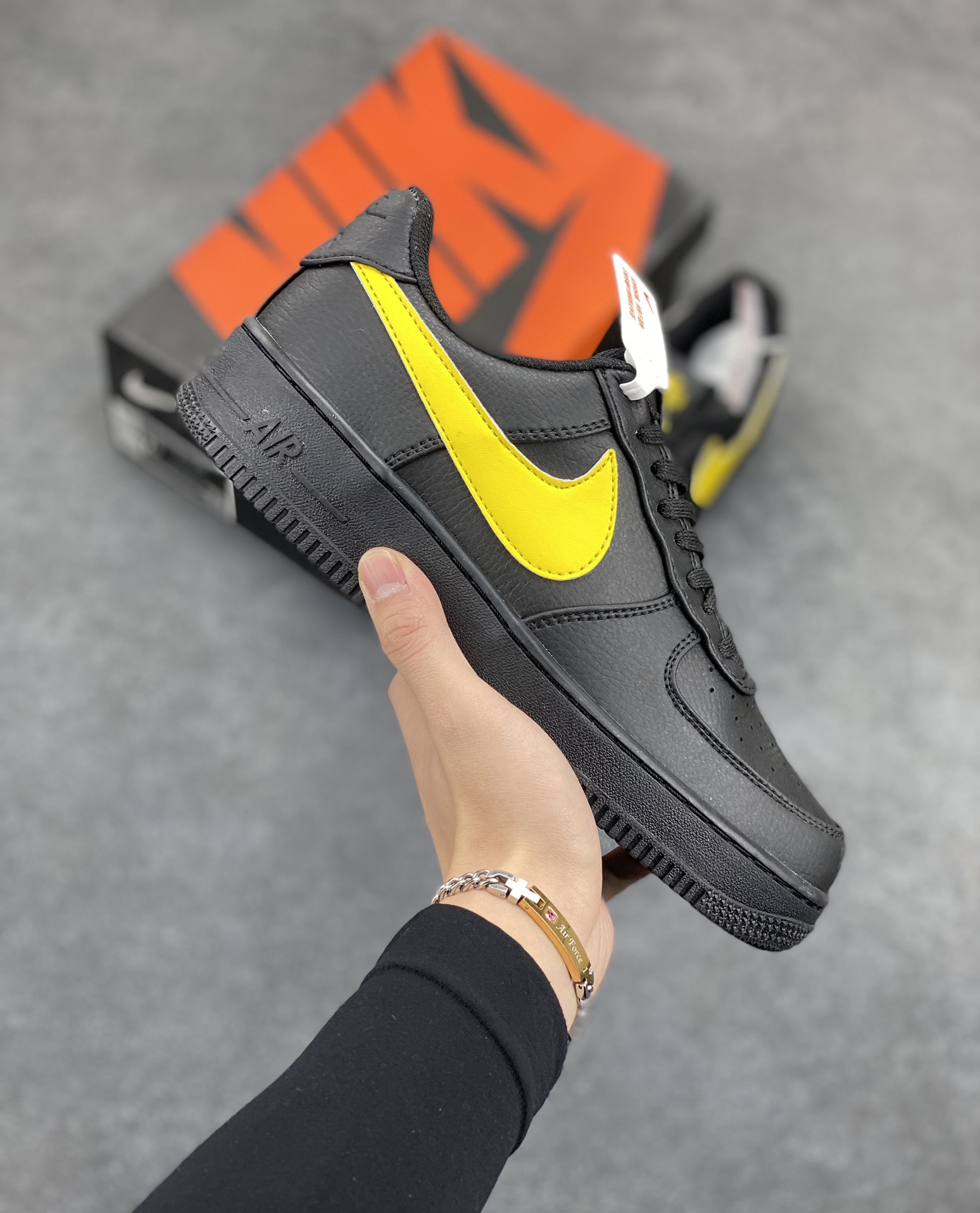 Nike Air Force 1 Low \'07 黑黄大勾 低帮空军一号休闲板鞋 定制皮料 原楦原纸板 纯正空军版型 高清洁度 内置全掌气垫 货号：CI9553-051 尺码：36 36.5 37.5 38 38.5 39 40 40.5 41 42 42.5 43 44 44.5 45-选品中心