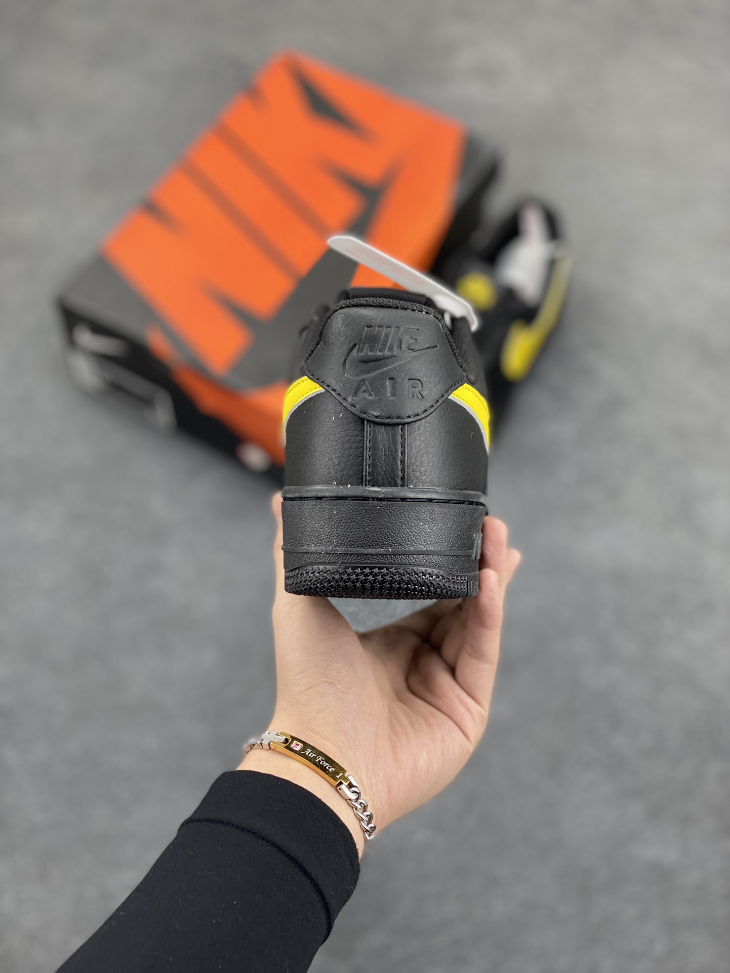 图片[4]-Nike Air Force 1 Low \’07 黑黄大勾 低帮空军一号休闲板鞋 定制皮料 原楦原纸板 纯正空军版型 高清洁度 内置全掌气垫 货号：CI9553-051 尺码：36 36.5 37.5 38 38.5 39 40 40.5 41 42 42.5 43 44 44.5 45-选品中心