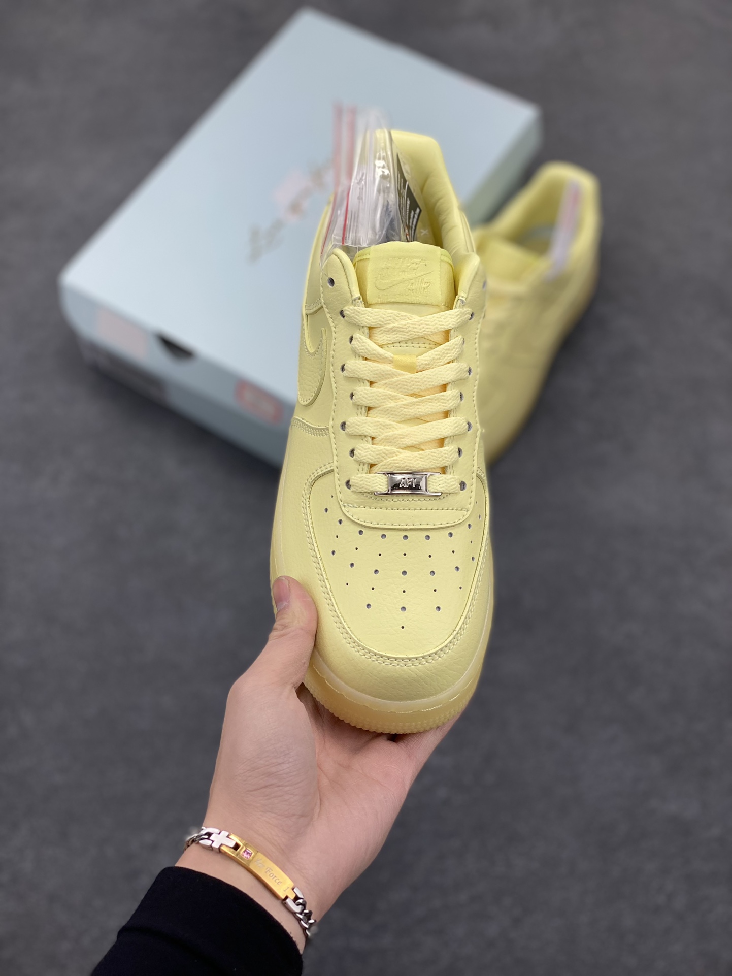 图片[2]-Nike Air Force 1 07 low空军一号 荔枝纹水晶 板鞋 原楦头原纸板 打造纯正空军版型#专注外贸渠道 全掌内置蜂窝气垫 #原盒配件 原厂中底钢印、拉帮完美 货号：CZ8065-800 尺码：36 36.5 37.5 38 38.5 39 40 40.5 41 42 42.5 43 44 44.5 45-选品中心