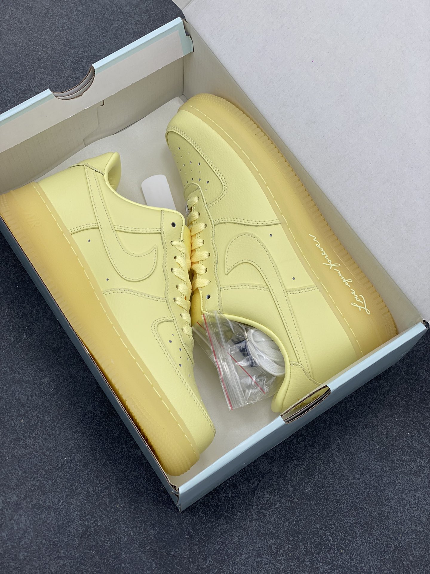 图片[9]-Nike Air Force 1 07 low空军一号 荔枝纹水晶 板鞋 原楦头原纸板 打造纯正空军版型#专注外贸渠道 全掌内置蜂窝气垫 #原盒配件 原厂中底钢印、拉帮完美 货号：CZ8065-800 尺码：36 36.5 37.5 38 38.5 39 40 40.5 41 42 42.5 43 44 44.5 45-选品中心