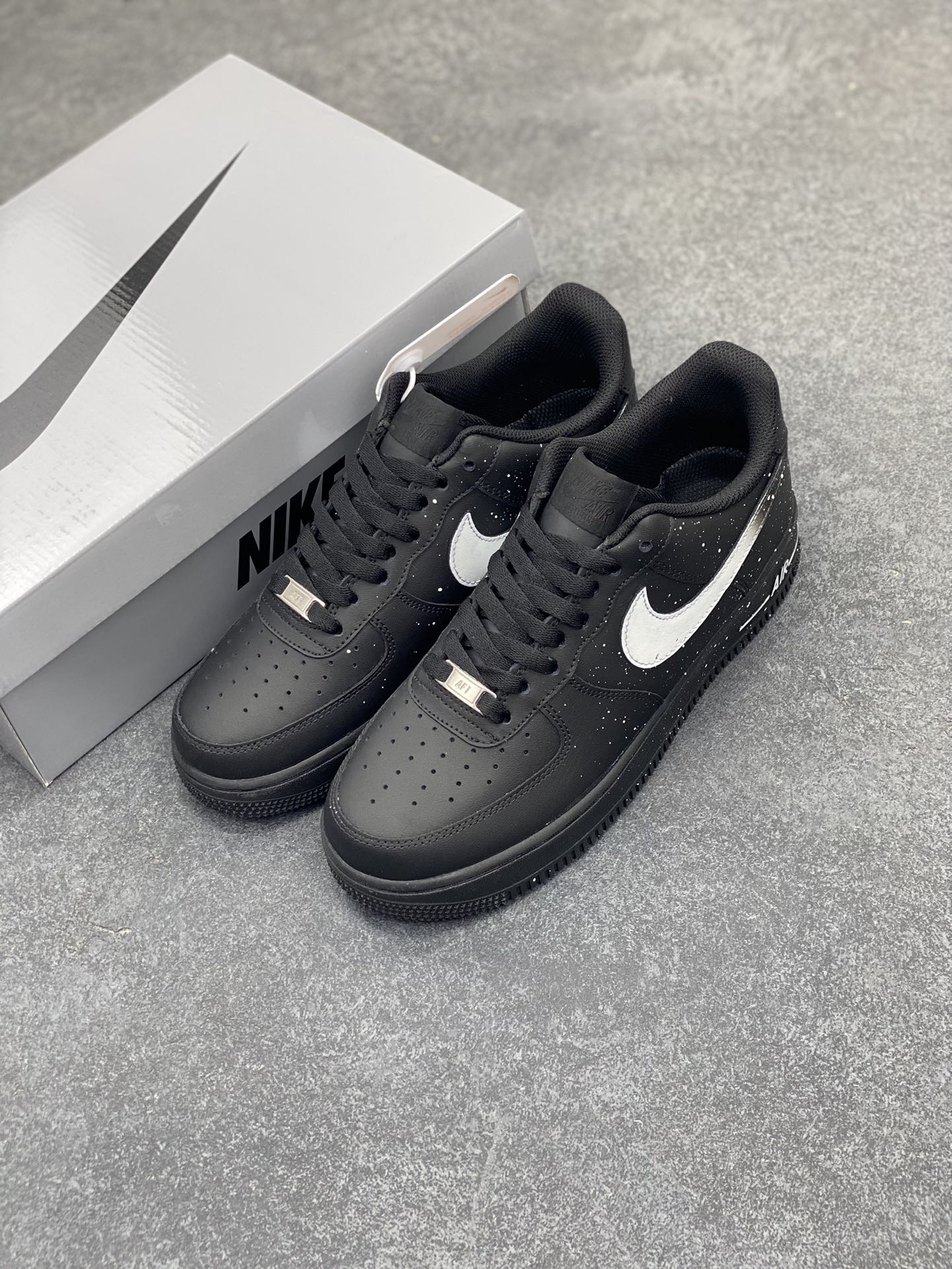图片[8]-Nike Air Force 1 Low’07 黑泼墨 空军一号低帮休闲板鞋 定制皮料 原厂3D打印 定制鞋盒 原楦原纸板 纯正空军版型 内置全掌气垫 货号：ZH0316-046 尺码：36 36.5 37.5 38 38.5 39 40 40.5 41 42 42.5 43 44 44.5 45-选品中心