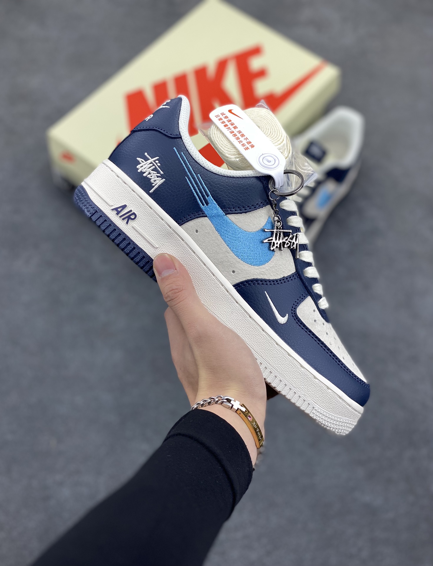 NIke Air Force 1 \'07 Low “斯图西联名--绿刺绣勾”空军一号 低帮 运动鞋 休闲鞋 折边针车 工艺难度大 原楦头原纸板 原装鞋盒 定制五金配件 内置全掌气垫 原厂鞋底 货号：DM6688-021 尺码：36 36.5 37.5 38 38.5 39 40 40.5 41 42 42.5 43 44 44.5 45-选品中心