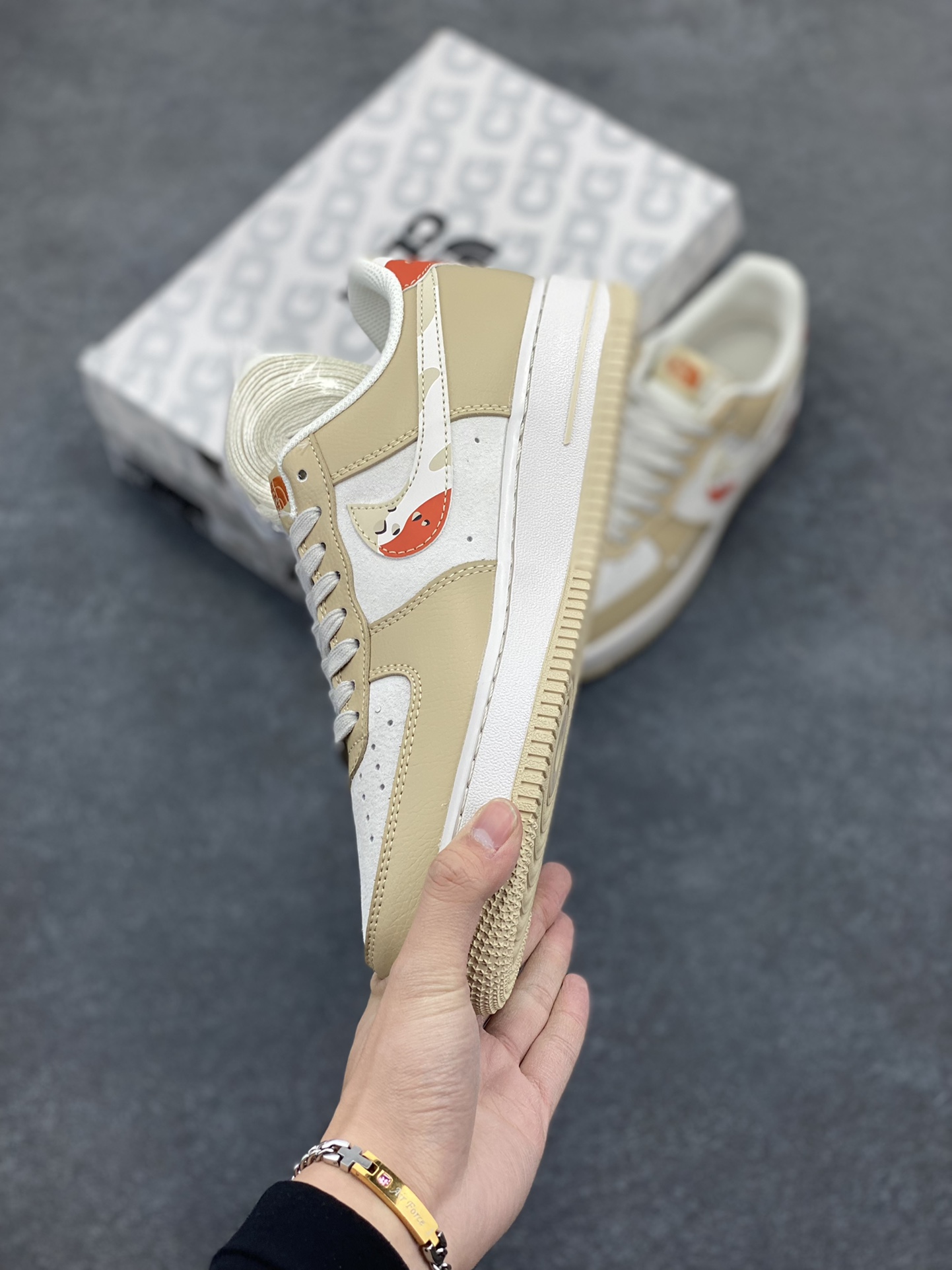 图片[3]-NIke Air Force 1 \’07 Low “北面联名–奶茶色”空军一号 低帮 运动鞋 休闲鞋 折边针车 工艺难度大 原楦头原纸板 原装鞋盒 定制五金配件 内置全掌气垫 原厂鞋底 货号：DM6688-048 尺码：36 36.5 37.5 38 38.5 39 40 40.5 41 42 42.5 43 44 44.5 45-选品中心