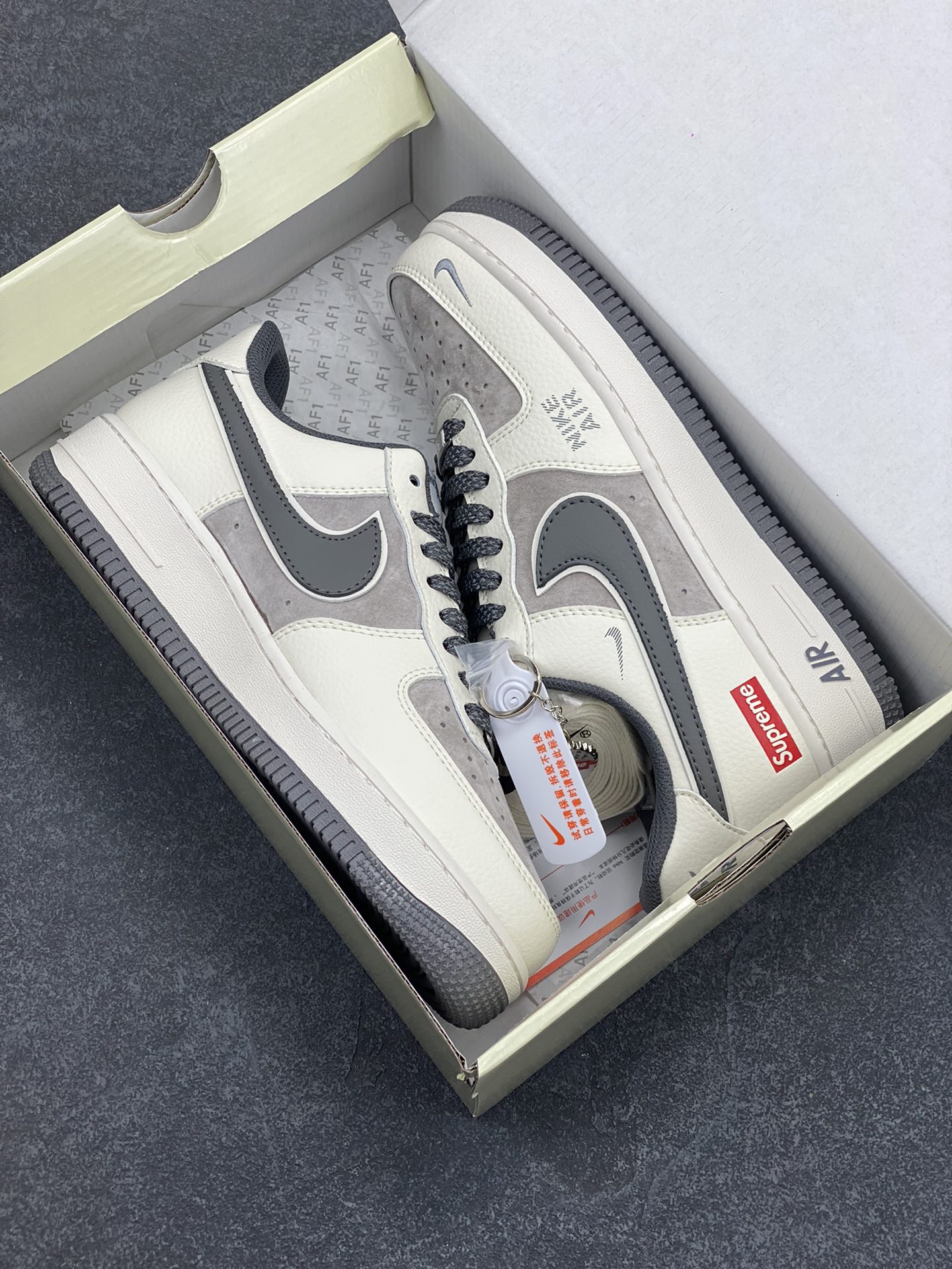 图片[9]-NIke Air Force 1 \’07 Low “Supreme联名–猪八米灰勾”空军一号 低帮 运动鞋 休闲鞋 折边针车 工艺难度大 原楦头原纸板 原装鞋盒 定制五金配件 内置全掌气垫 原厂鞋底 货号：DM6688-056 尺码：36 36.5 37.5 38 38.5 39 40 40.5 41 42 42.5 43 44 44.5 45-选品中心