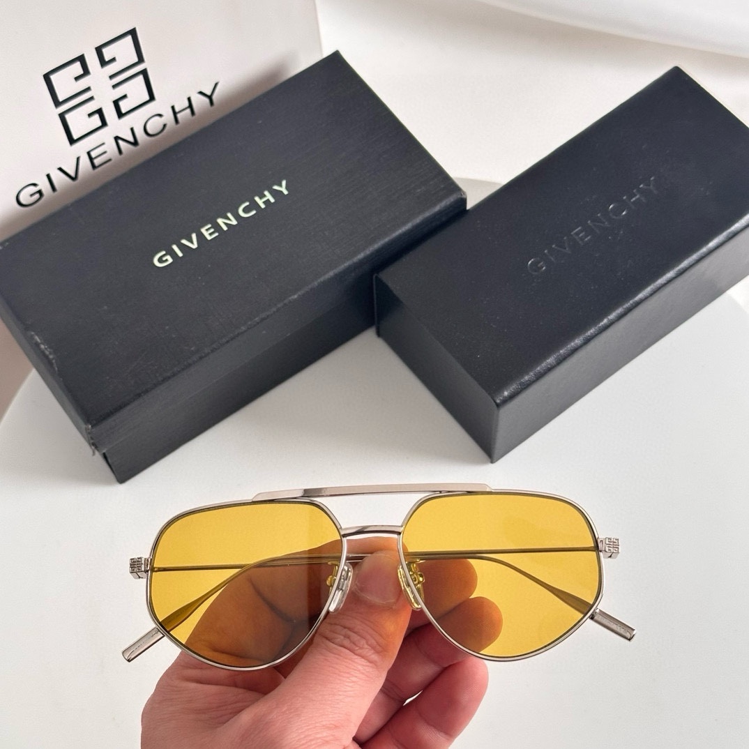 ‼️Givench*纪梵希限定系列~经典方形镜框
ModelGV40058U
Size58口15-145