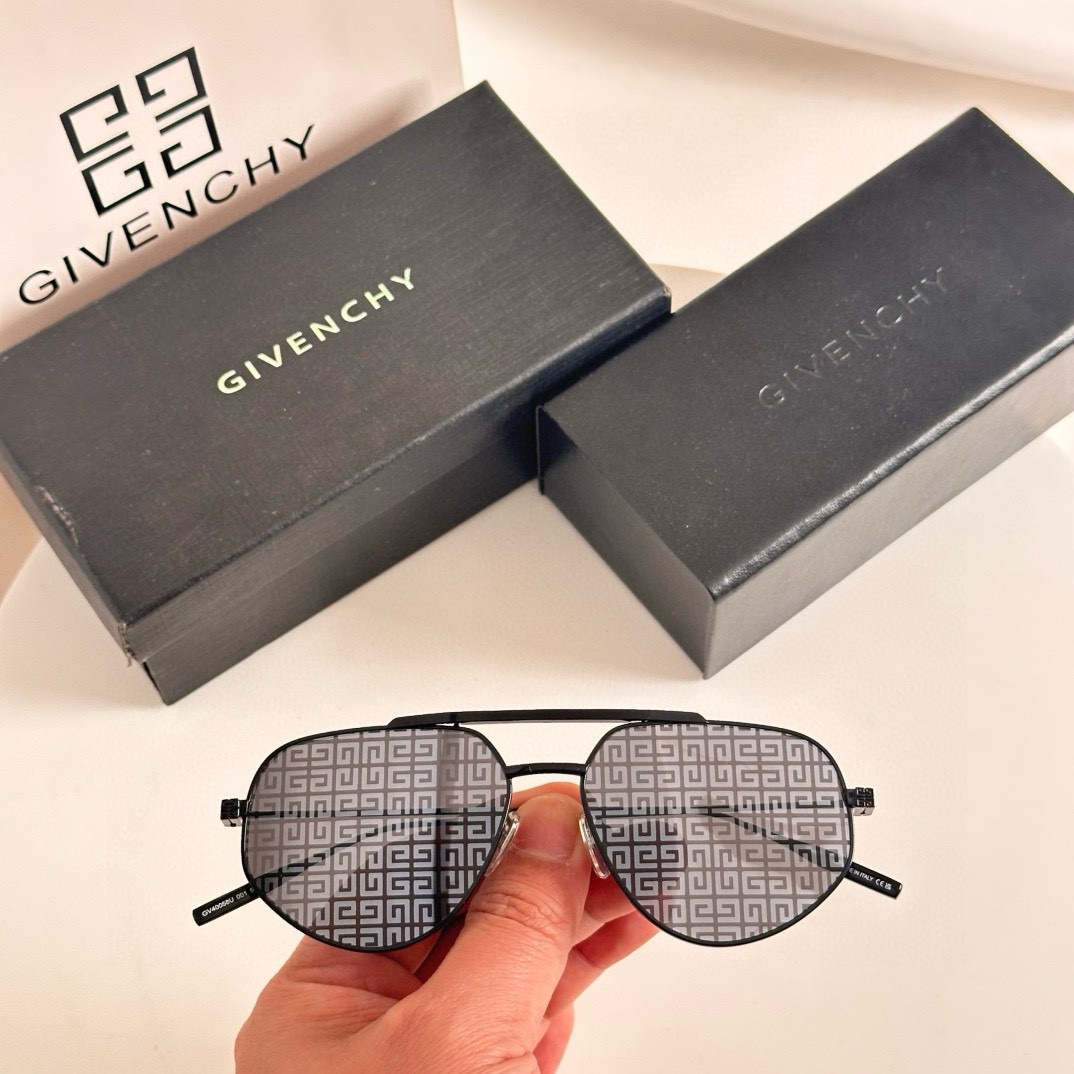 ‼️Givench*纪梵希限定系列~经典方形镜框
ModelGV40058U
Size58口15-145