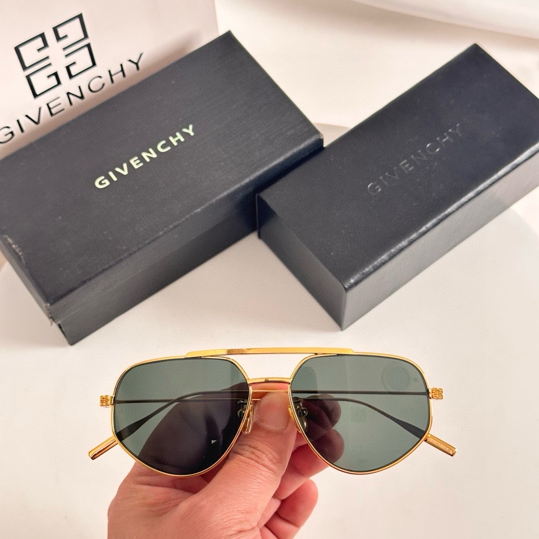 ‼️Givench*纪梵希限定系列~经典方形镜框
ModelGV40058U
Size58口15-145