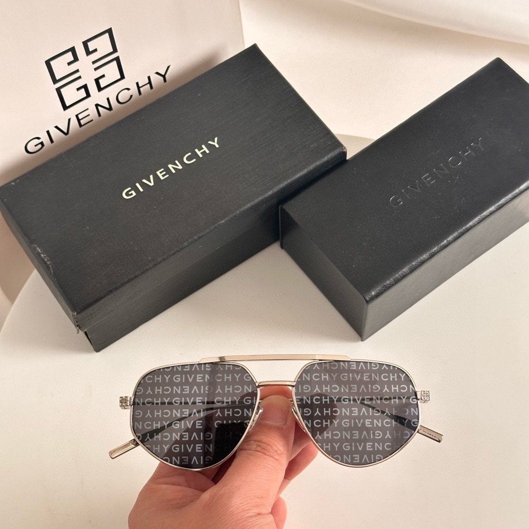 ‼️Givench*纪梵希限定系列~经典方形镜框
ModelGV40058U
Size58口15-145