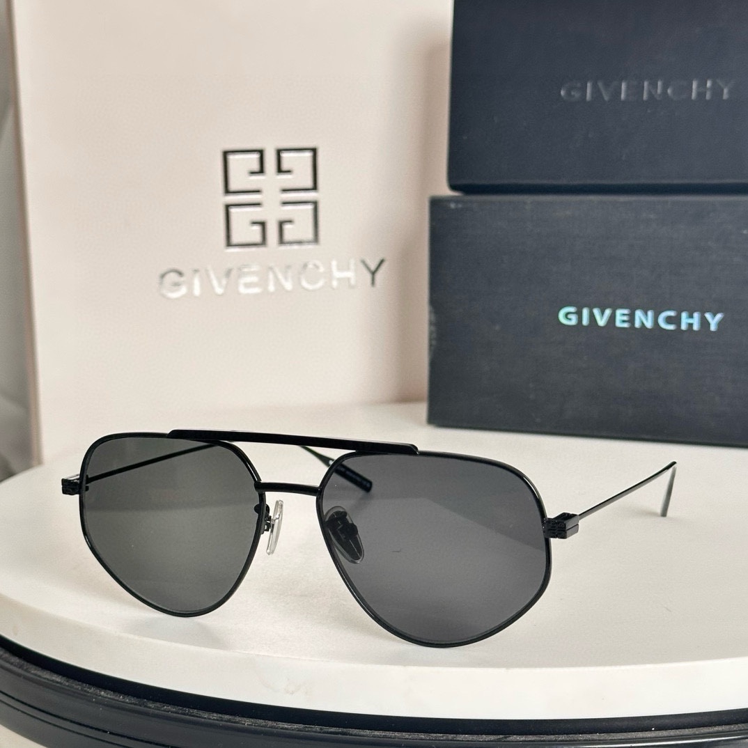 ‼️Givench*纪梵希限定系列~经典方形镜框
ModelGV40058U
Size58口15-145