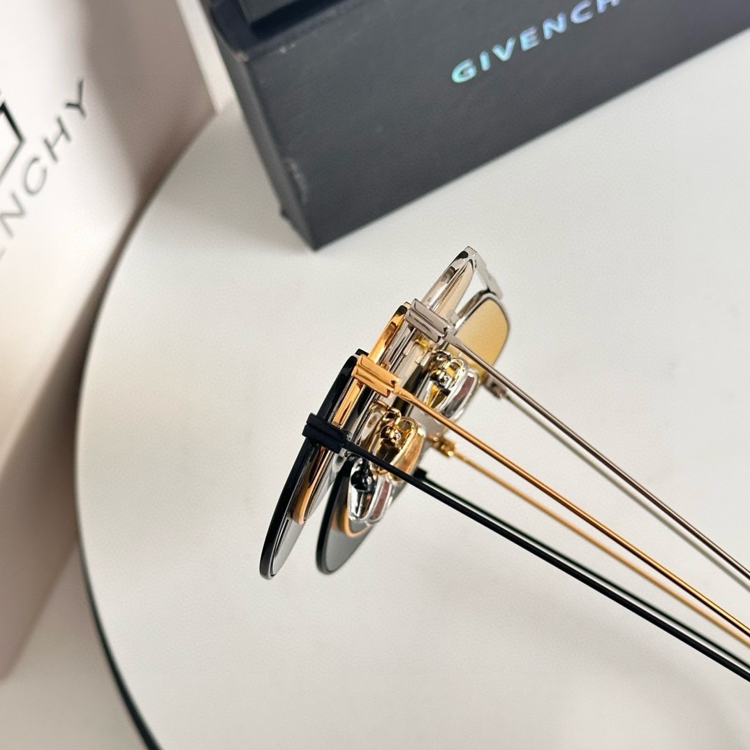 ‼️ 细节图 Givench*纪梵希限定系列~经典方形镜框
ModelGV40058U
Size58口1