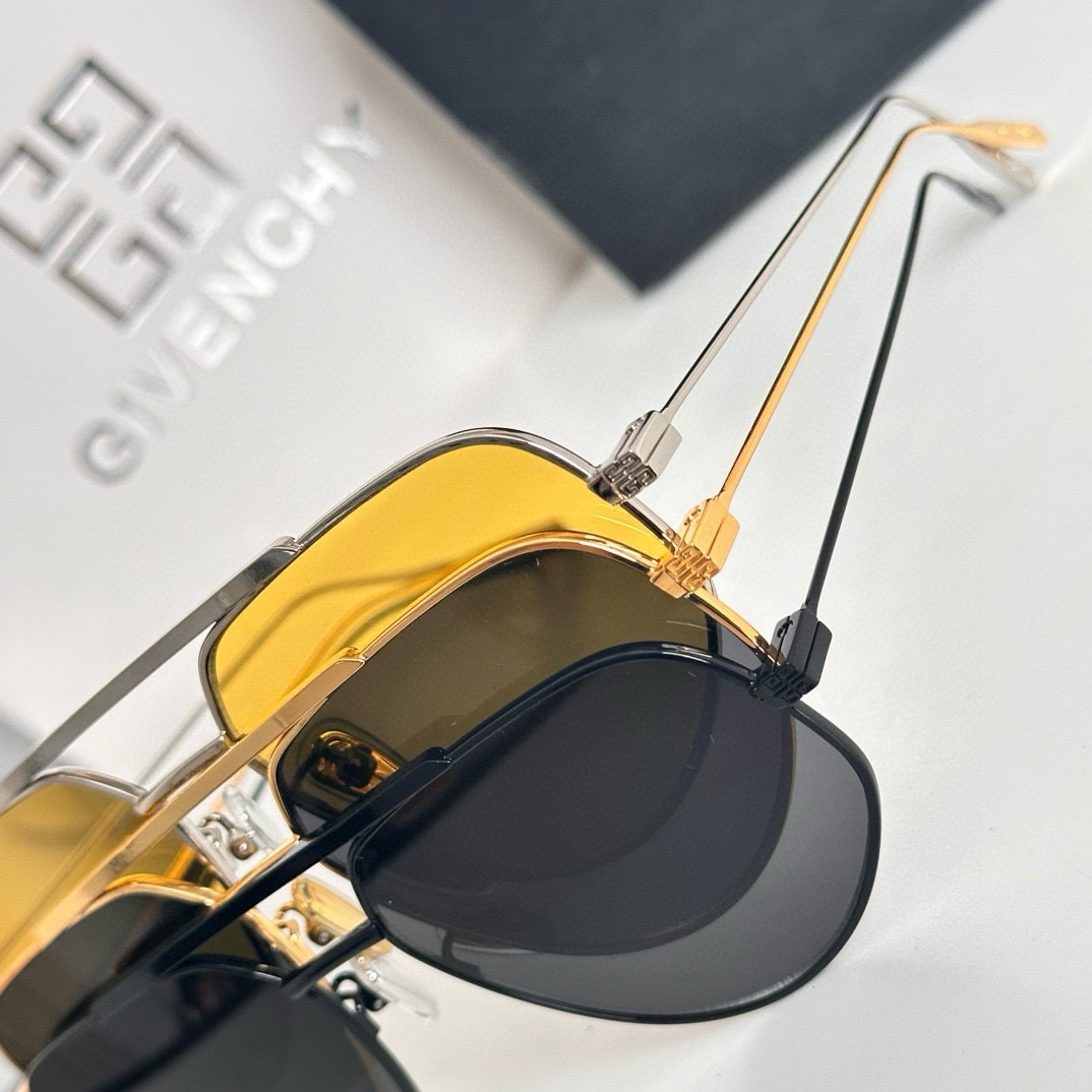 ‼️ 细节图 Givench*纪梵希限定系列~经典方形镜框
ModelGV40058U
Size58口1
