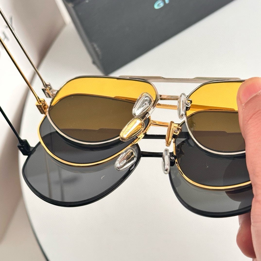 ‼️ 细节图 Givench*纪梵希限定系列~经典方形镜框
ModelGV40058U
Size58口1