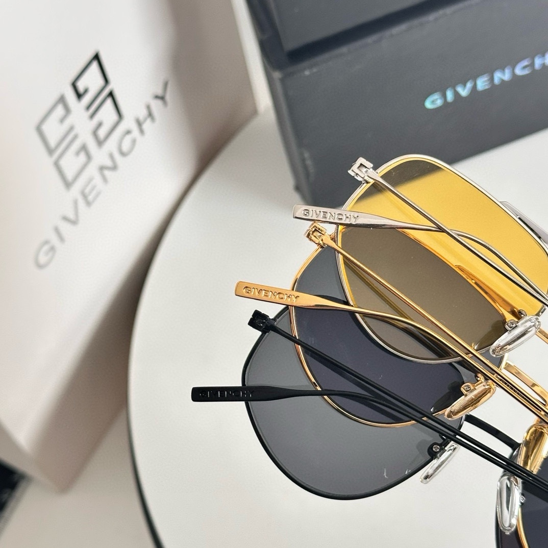 ‼️ 细节图 Givench*纪梵希限定系列~经典方形镜框
ModelGV40058U
Size58口1