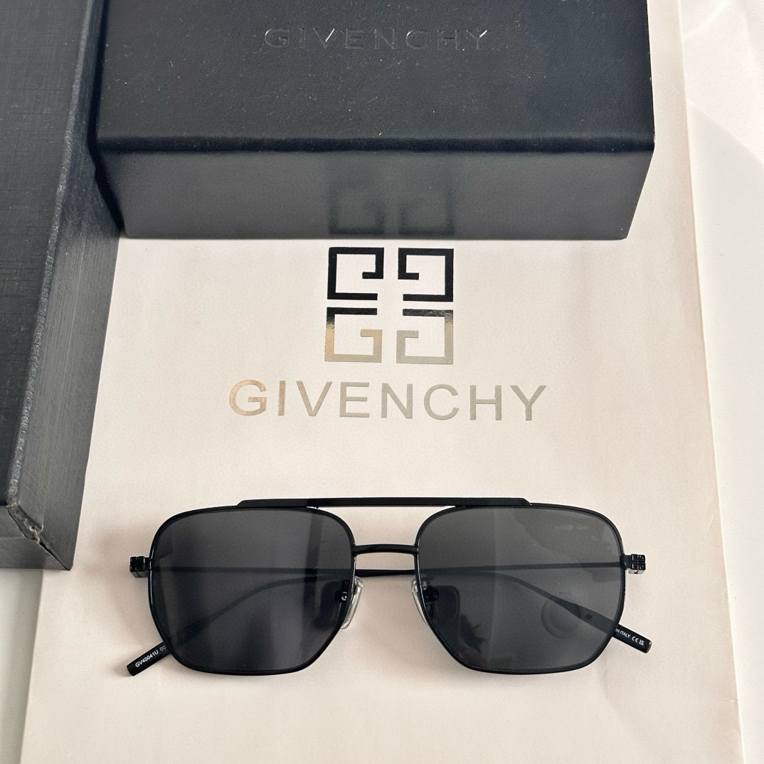 ‼️Givench*纪梵希限定系列~经典方形镜框
ModelGV40041U
Size55口19-145