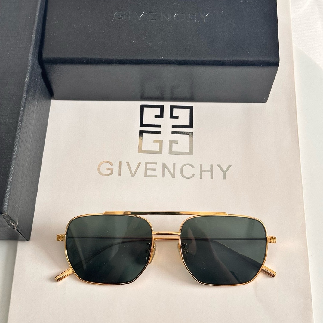 ‼️Givench*纪梵希限定系列~经典方形镜框
ModelGV40041U
Size55口19-145